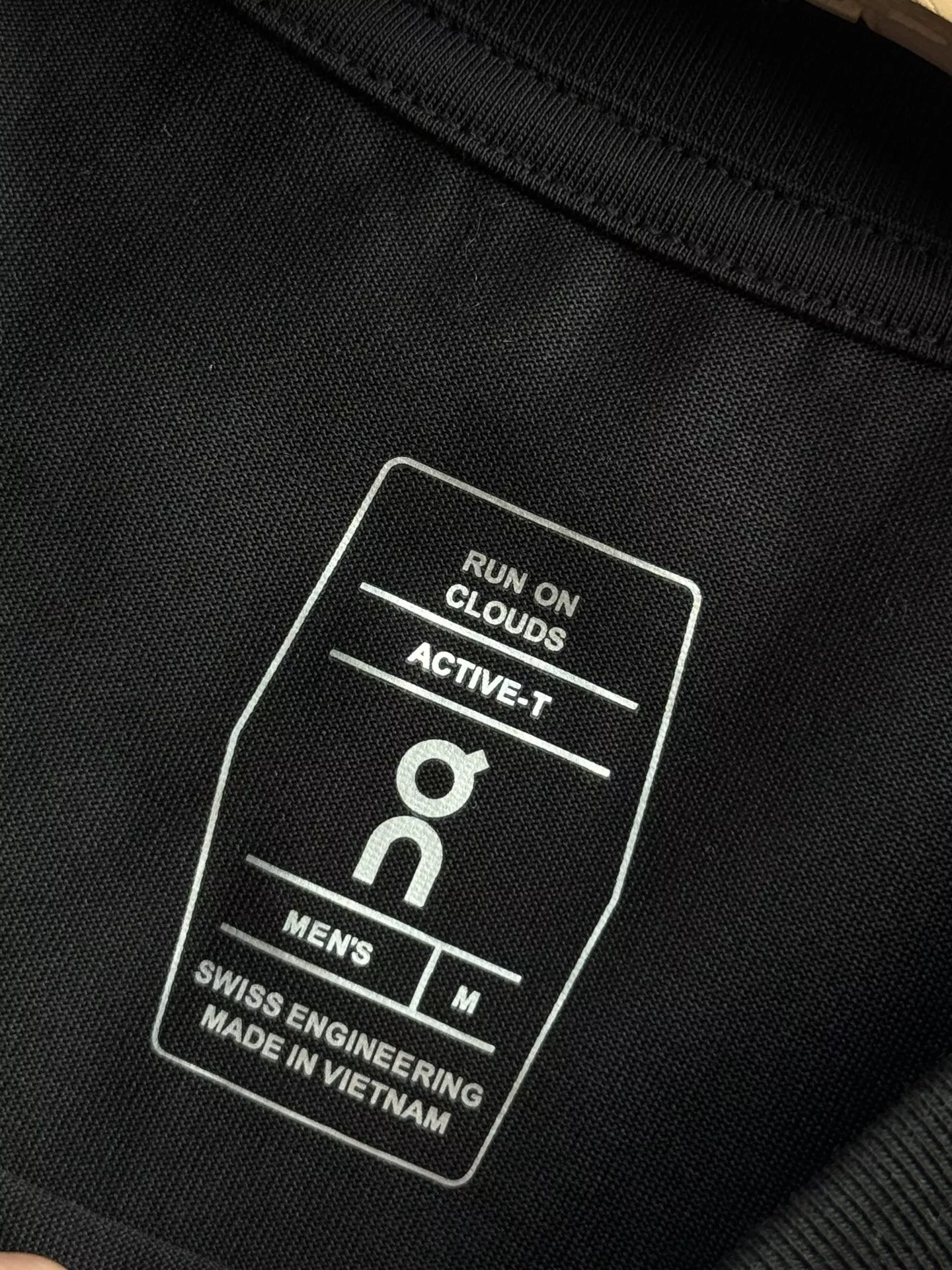 온러닝 클럽 라운드넥 실리콘 로고 반소매 티셔츠 상세 이미지 15