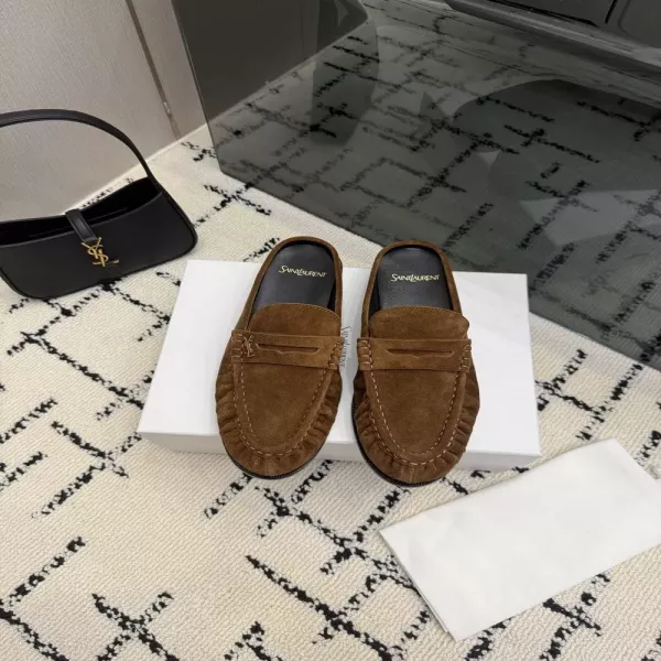 입생로랑 스몰 로고 주름 디테일 로퍼 뮬