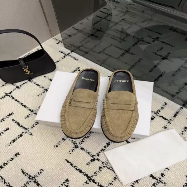 입생로랑 주름 디테일 YSL 로고 아몬드토 로퍼 뮬