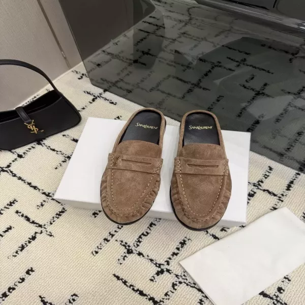 입생로랑 스몰 로고 주름 디테일 로퍼 뮬