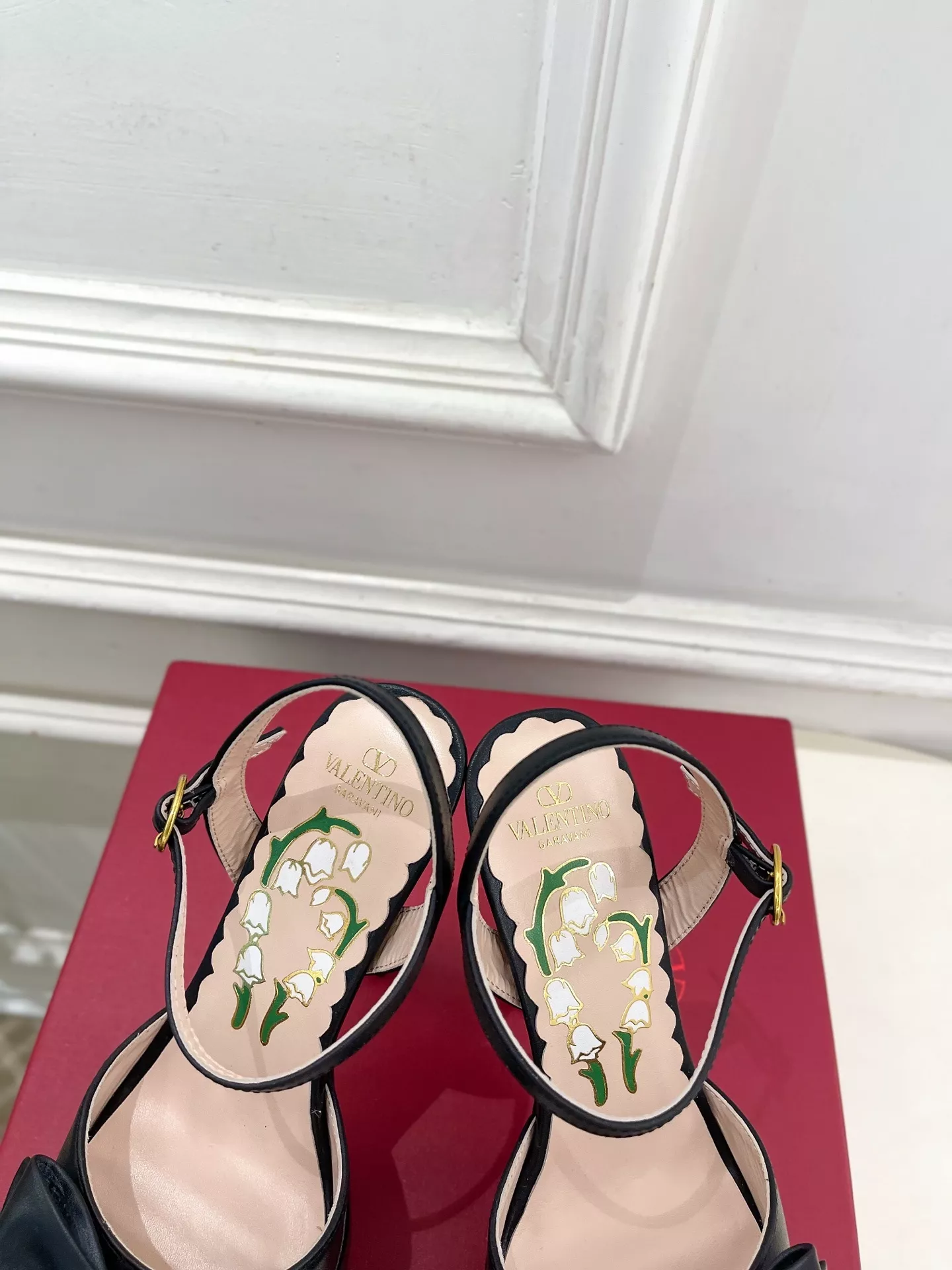 발렌티노 리본 플랫폼 로만스터드 힐 샌들 상세 이미지 7