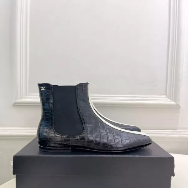 샤넬 투톤 더블C 크로커 엠보 앵클 부츠