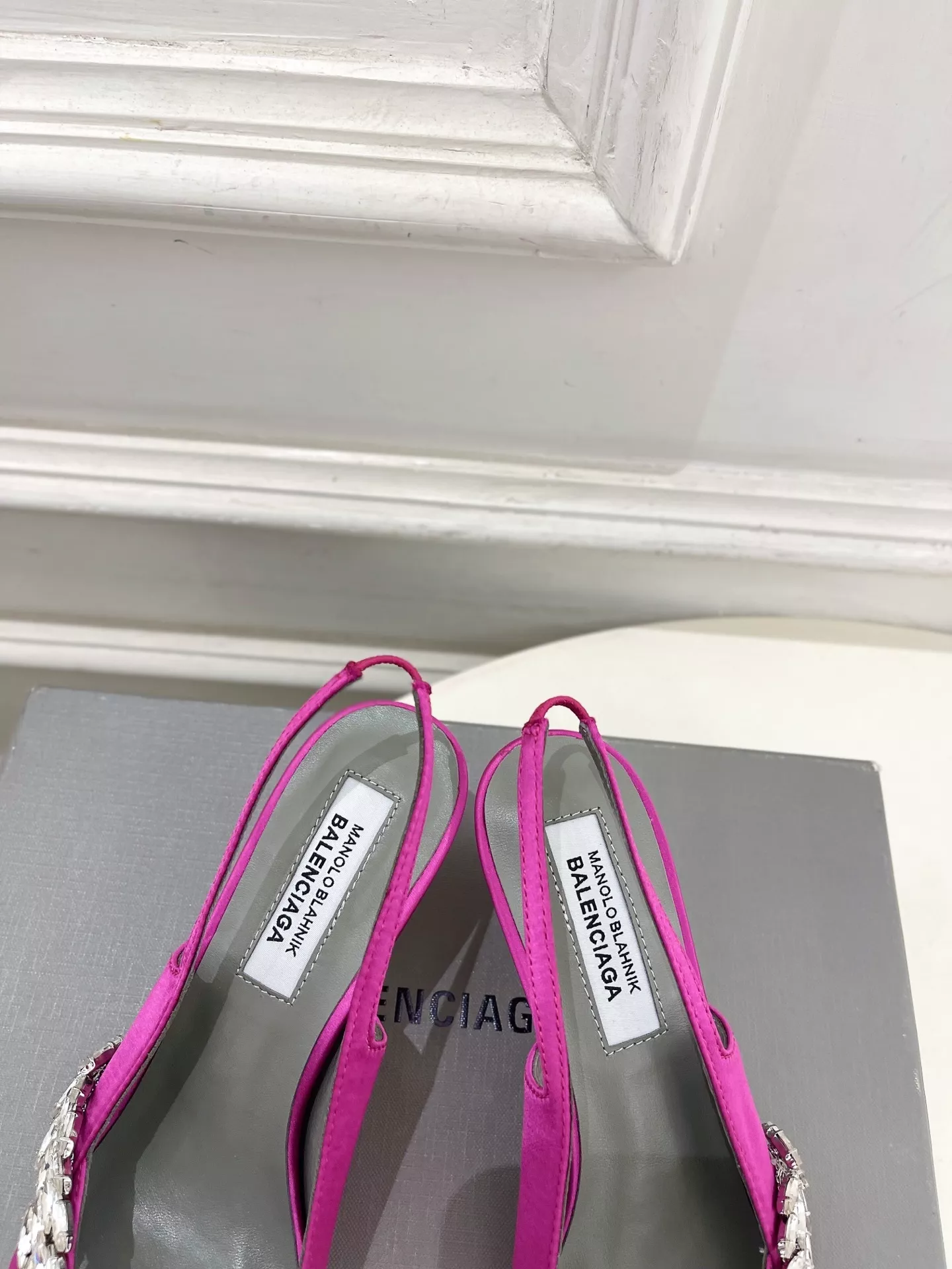 발렌시아가 새틴 크리스탈 장식 슬링백 힐 샌들 상세 이미지 7