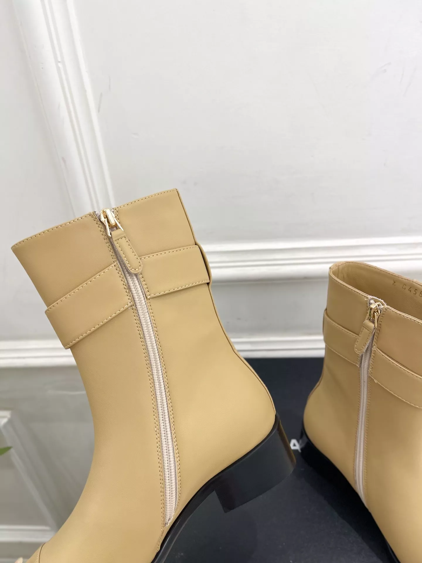 샤넬 더블C 금속 버클 실크 양가죽 앵클 부츠 상세 이미지 7