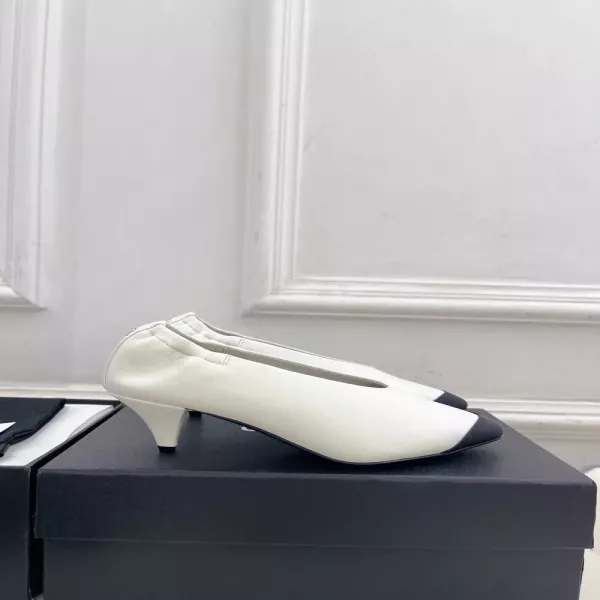 샤넬 투톤 캡토 엘라스틱 백 미드힐 펌프스