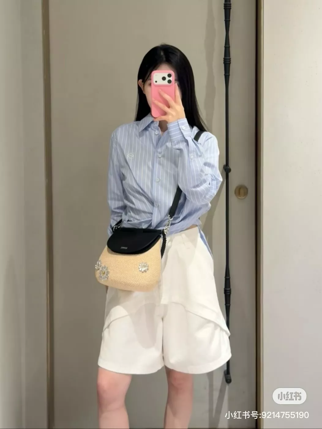 로에베 비대칭 절개 디테일 화이트 하프 팬츠 상세 이미지 10
