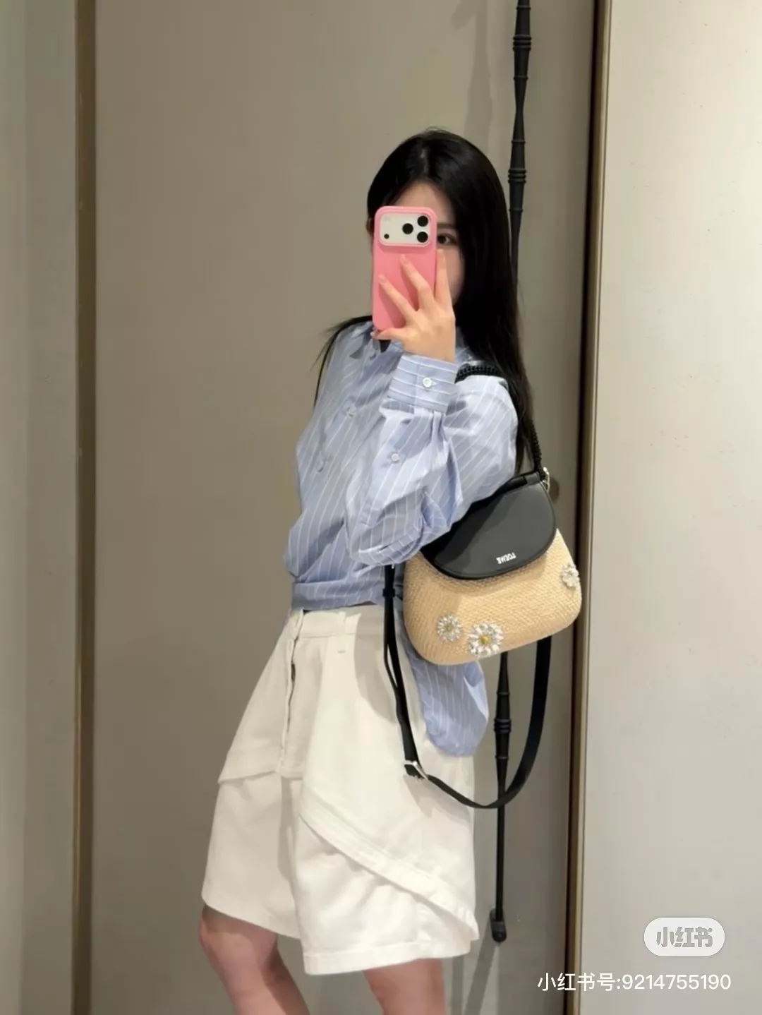 로에베 비대칭 절개 디테일 화이트 하프 팬츠 상세 이미지 13