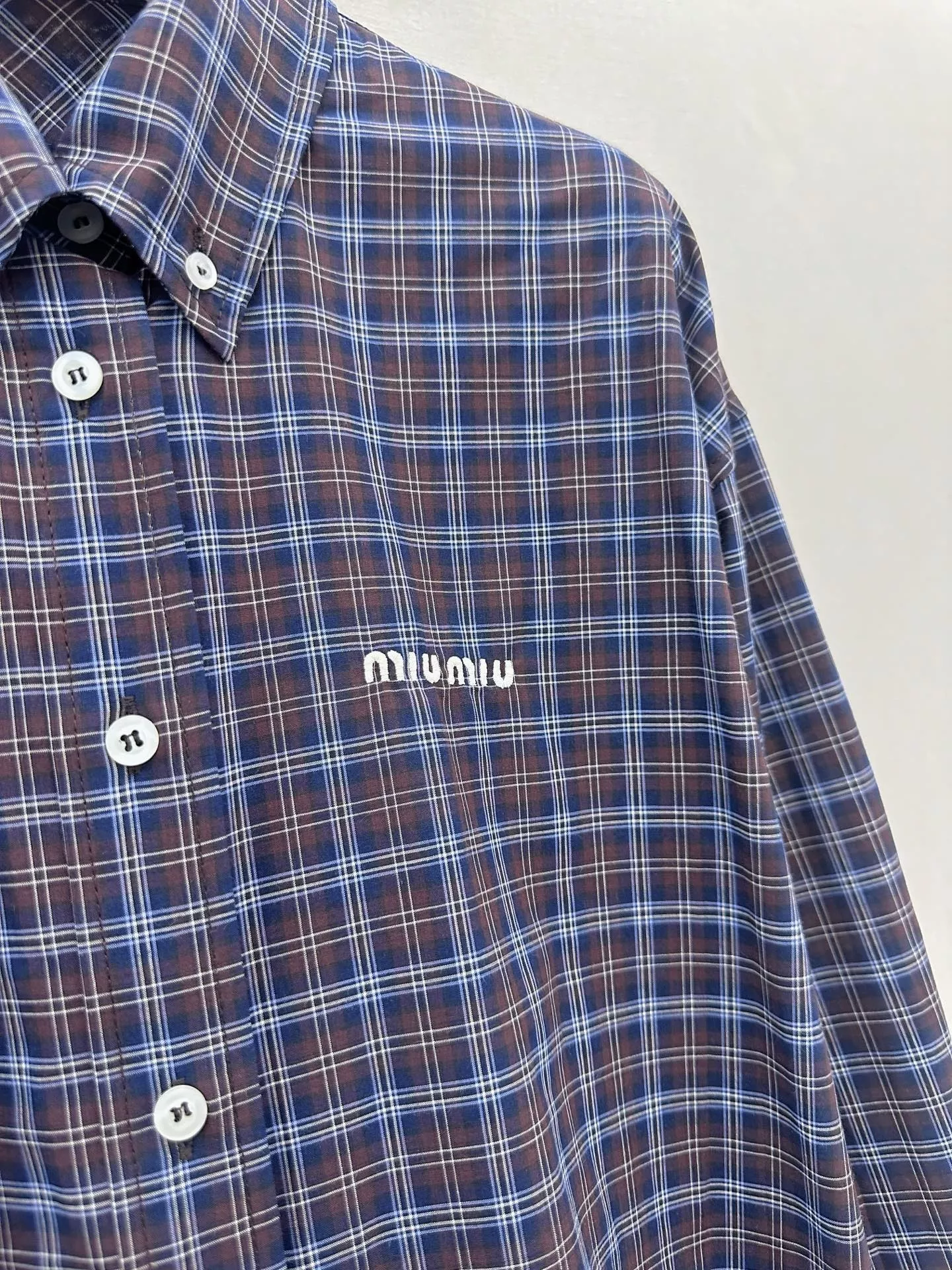 미우미우 체크 패턴 루즈핏 크롭 긴소매 셔츠 상세 이미지 6