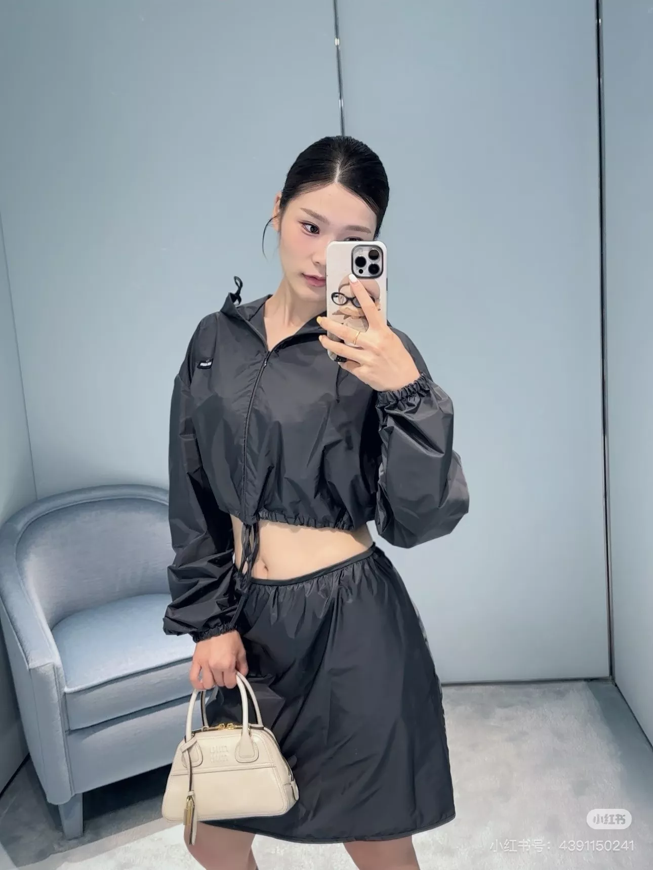 미우미우 드로스트링 크롭 후드 나일론 재킷 상세 이미지 18