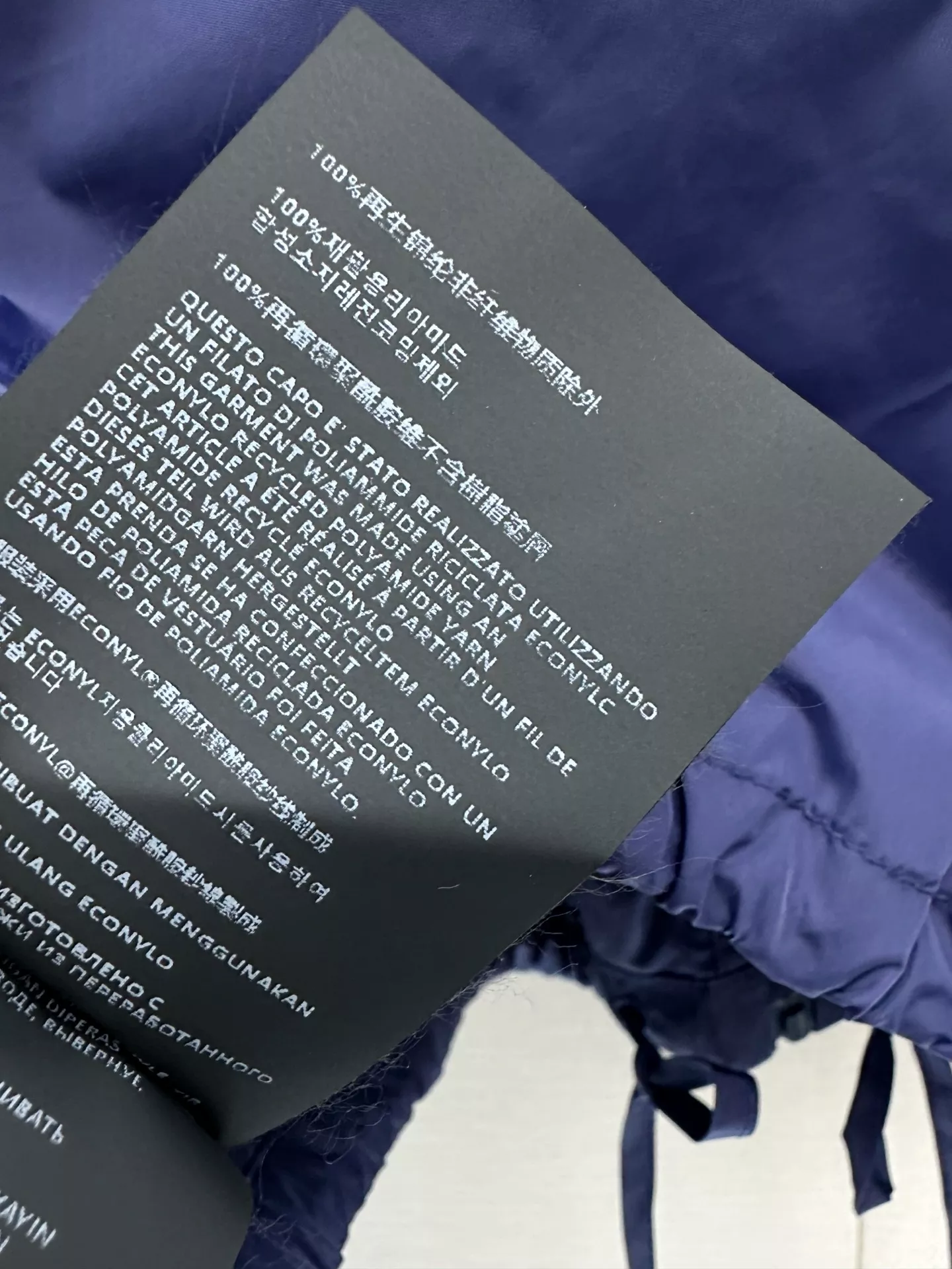 미우미우 드로스트링 크롭 후드 나일론 재킷 상세 이미지 9