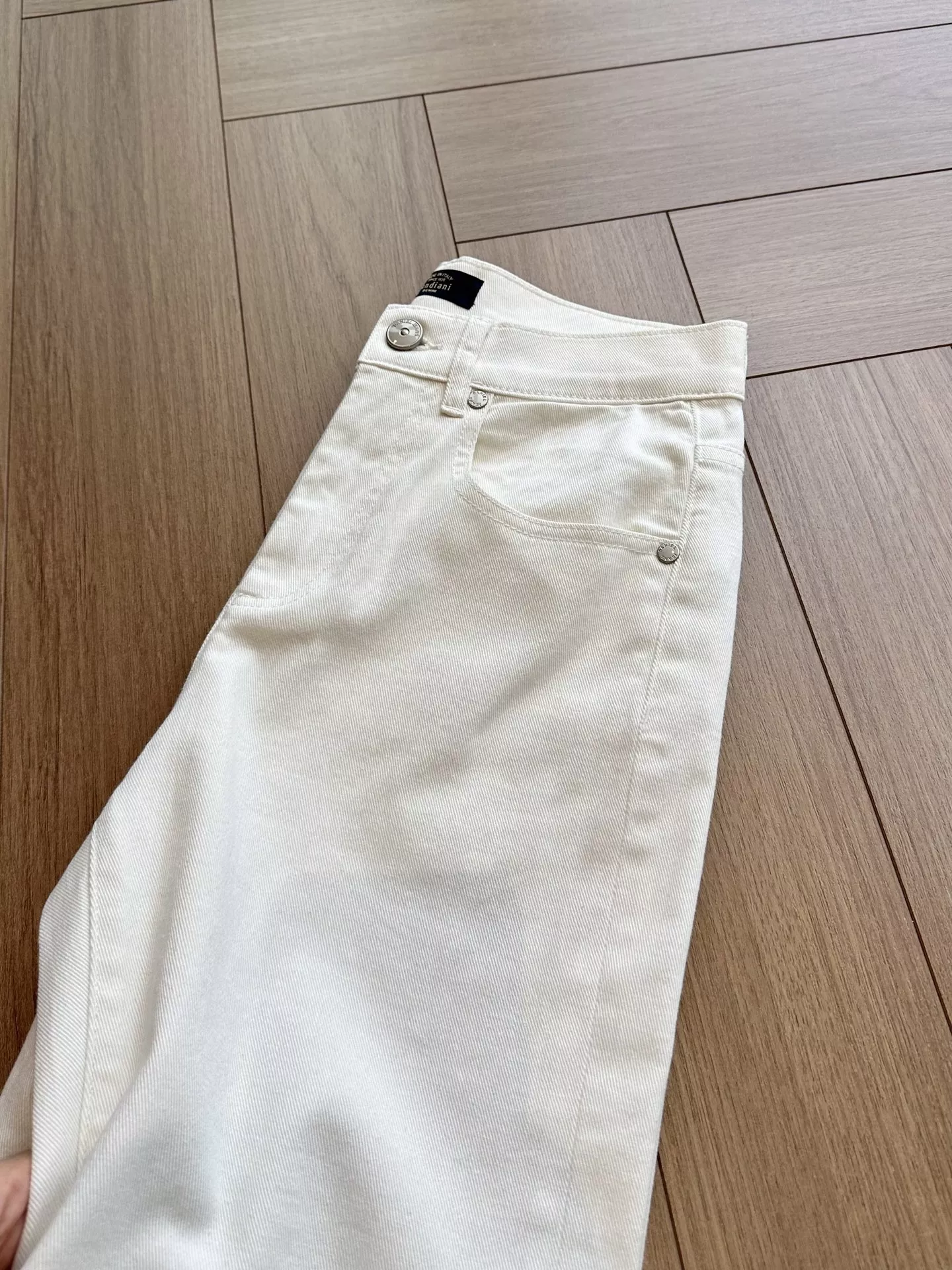 브루넬로쿠치넬리 심플 크롭 스트레이트 화이트 데님 팬츠 상세 이미지 27