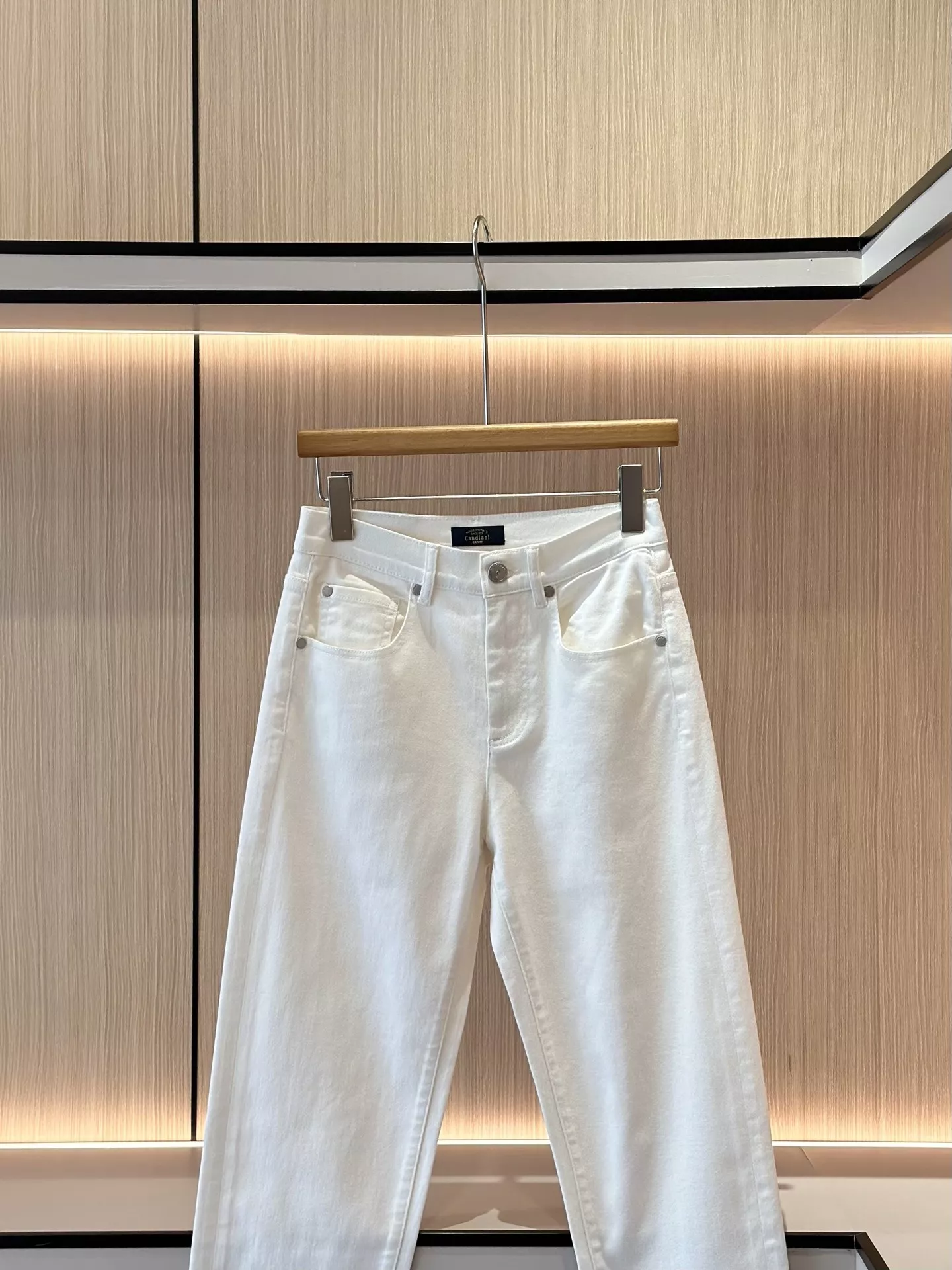 브루넬로쿠치넬리 심플 크롭 스트레이트 화이트 데님 팬츠 상세 이미지 3