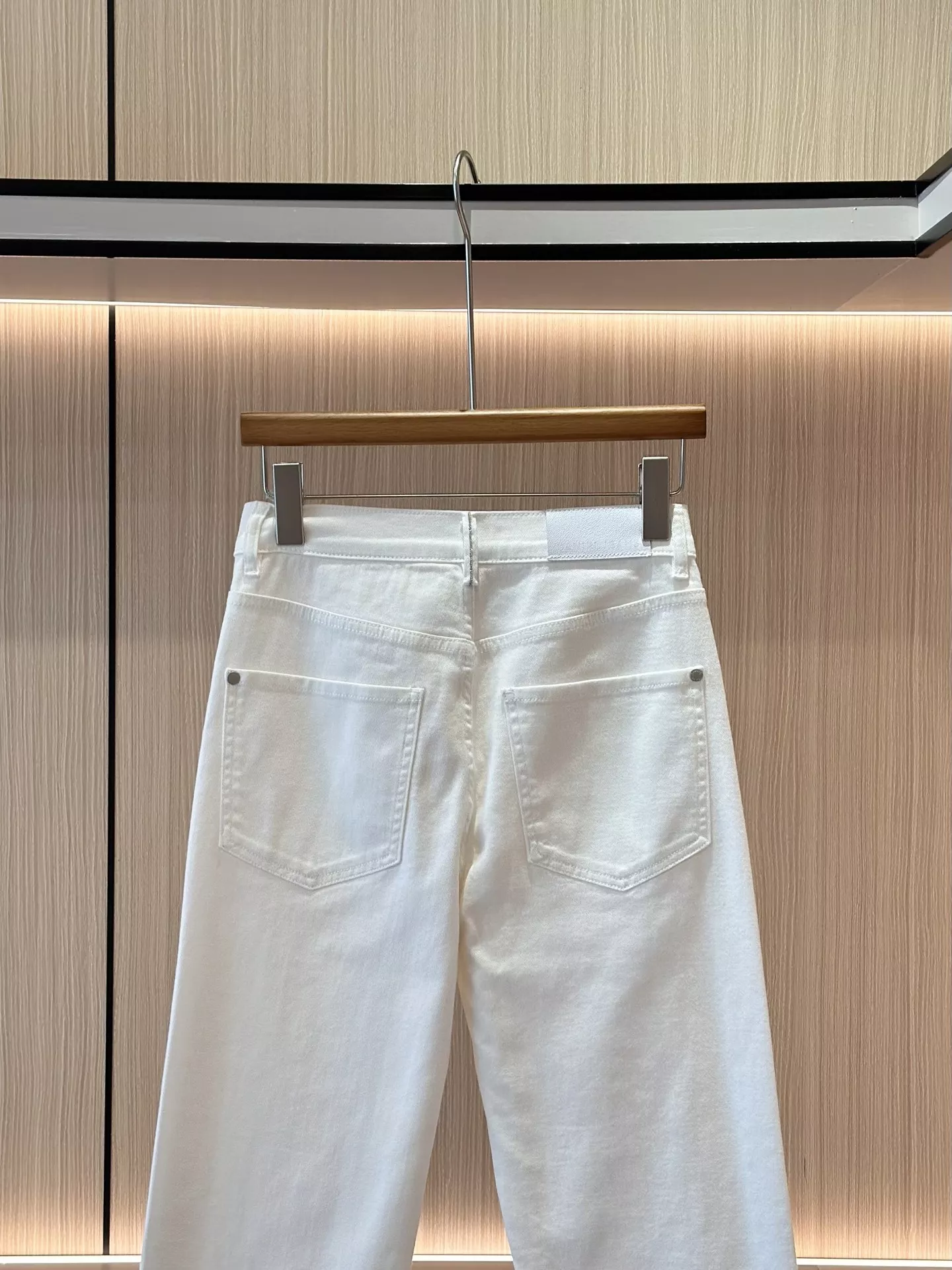 브루넬로쿠치넬리 심플 크롭 스트레이트 화이트 데님 팬츠 상세 이미지 8