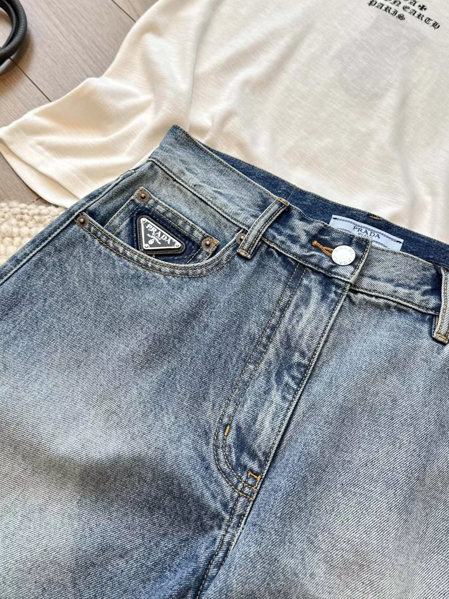 프라다 삼각 로고 워시드 A라인 데님 하프 팬츠 상세 이미지 14