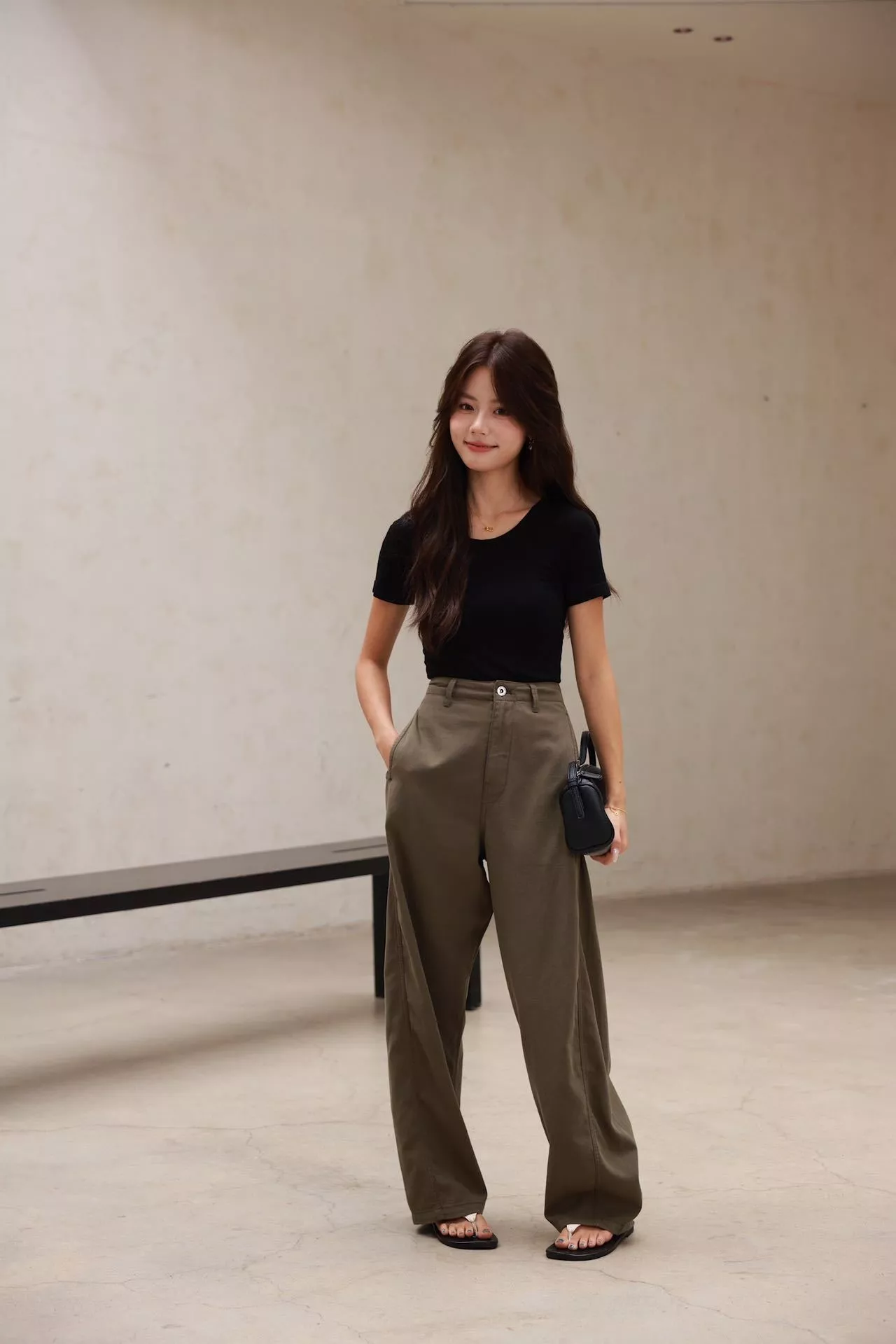 미우미우 아마면 블렌드 하이웨이스트 커브드 와이드 팬츠 상세 이미지 87
