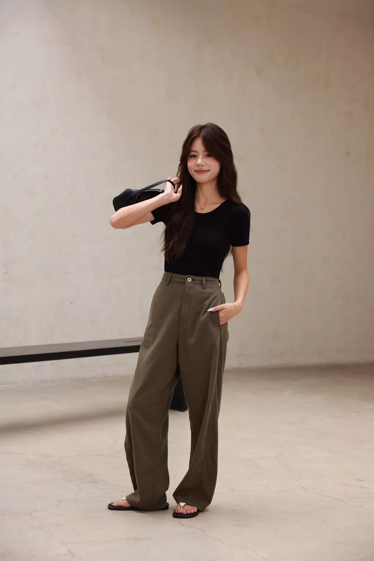 미우미우 아마면 블렌드 하이웨이스트 커브드 와이드 팬츠 상세 이미지 86