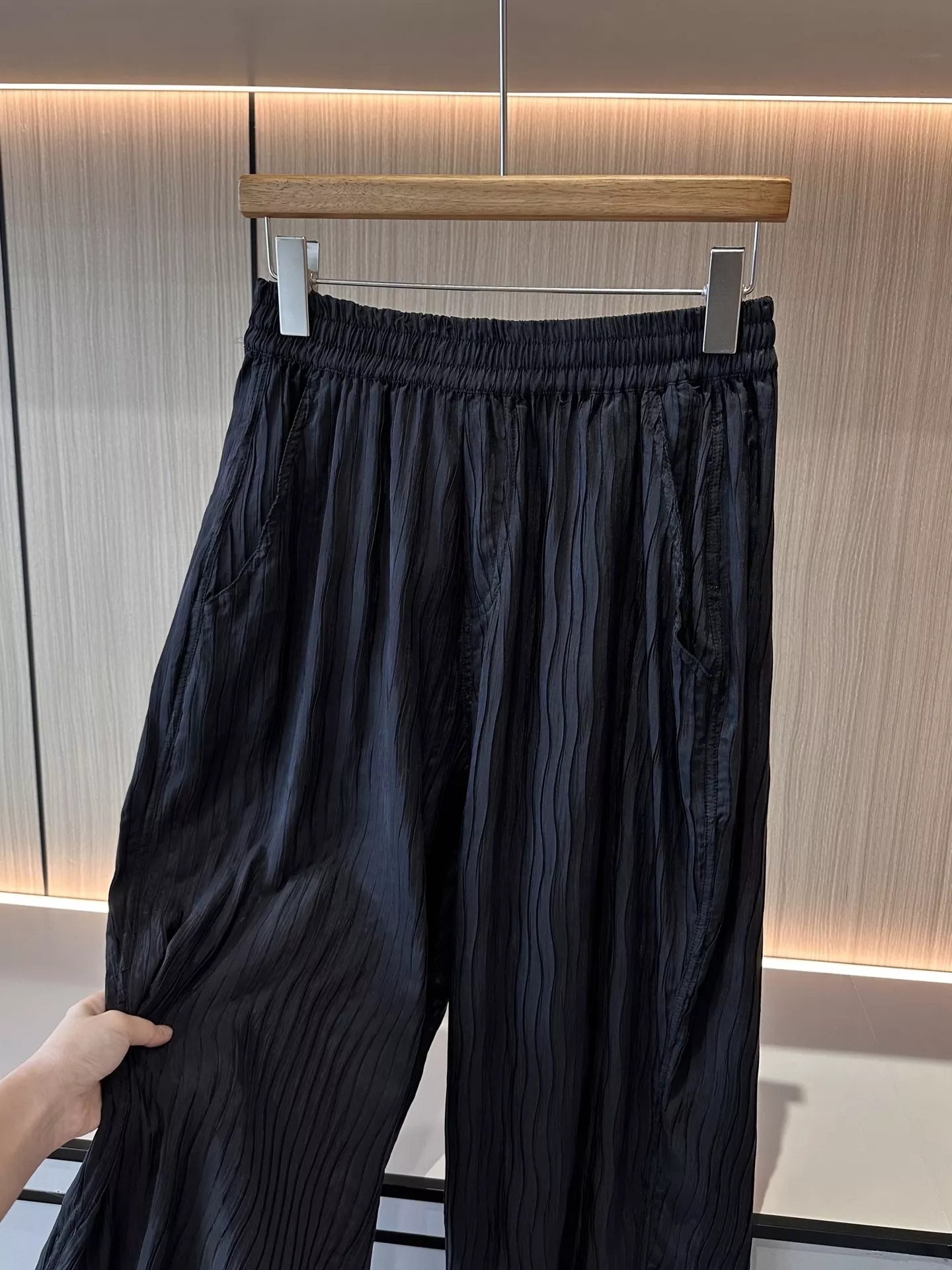 르메르 입체 압주름 와이드 밴딩 슬랙스 팬츠 상세 이미지 3