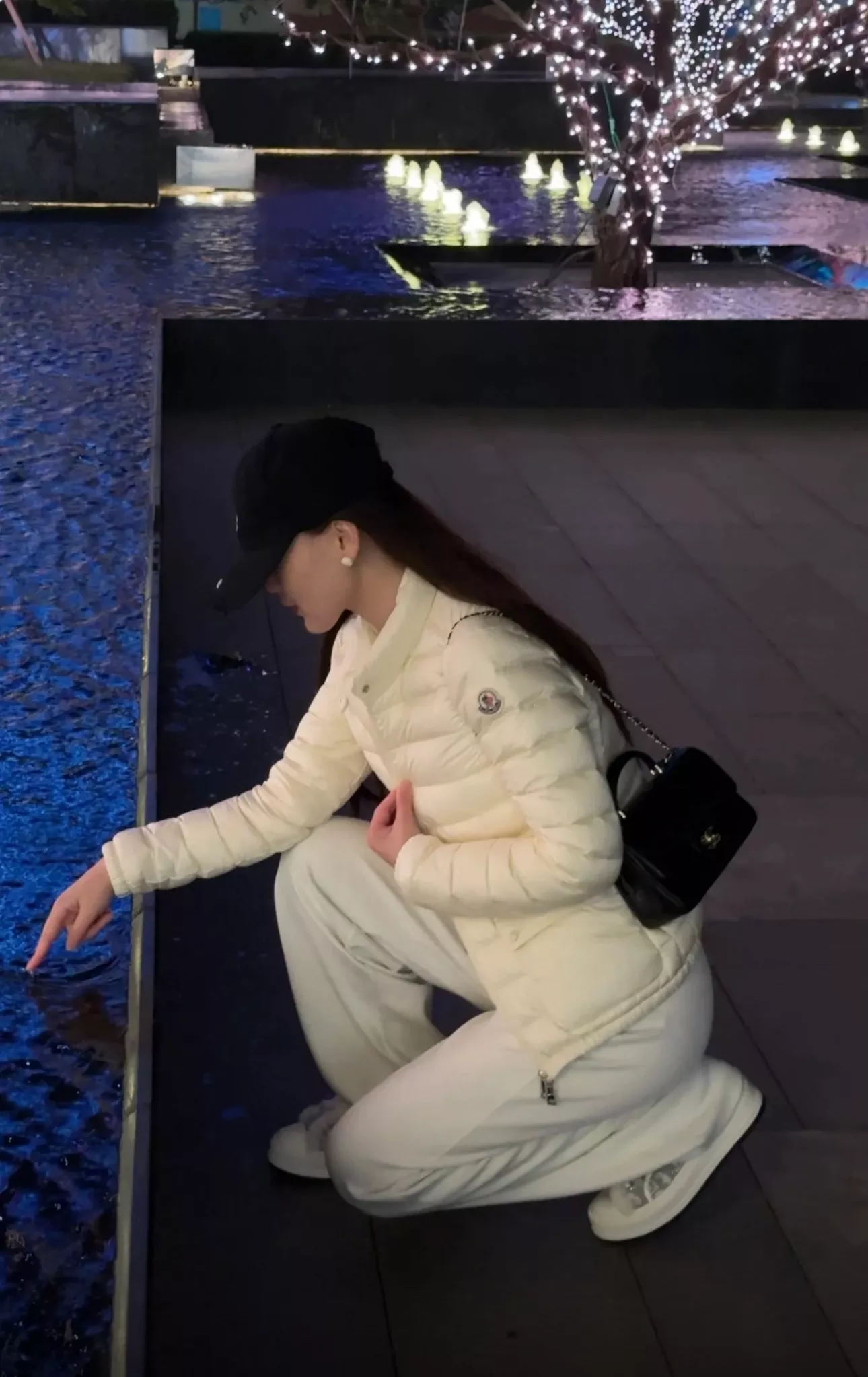 몽클레어 경량 라운드넥 퀼팅 쇼트 패딩 상세 이미지 111