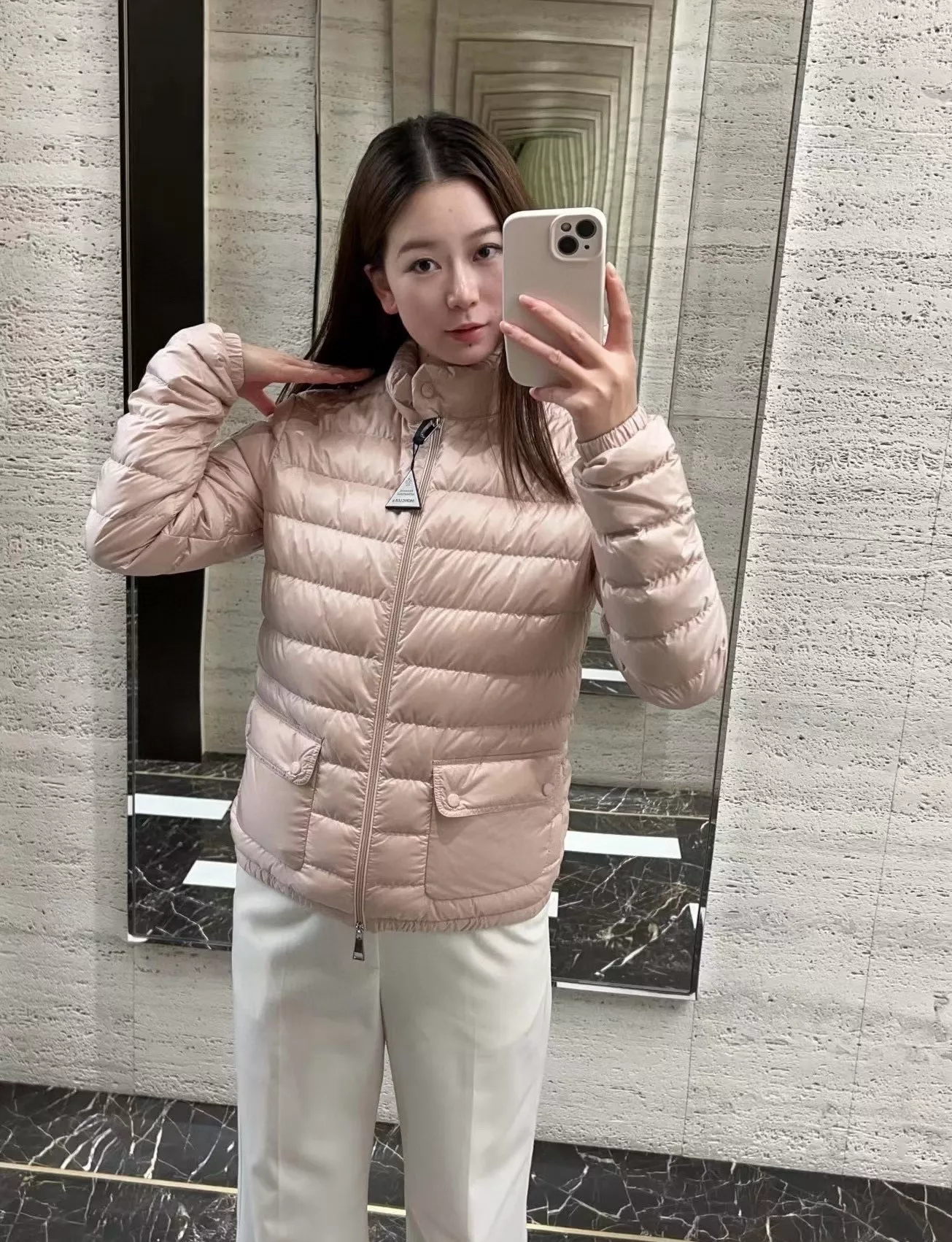 몽클레어 경량 라운드넥 퀼팅 쇼트 패딩 상세 이미지 120
