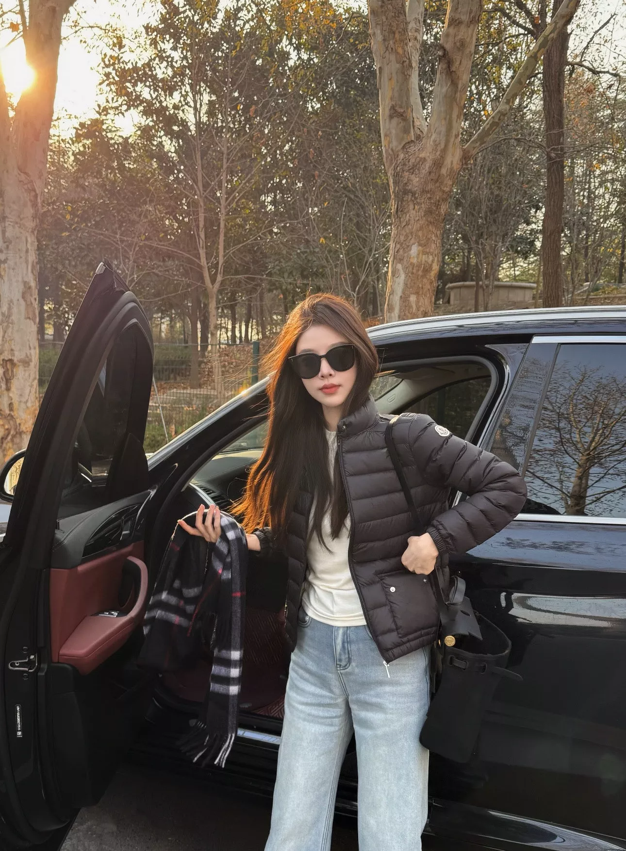몽클레어 경량 라운드넥 퀼팅 쇼트 패딩 상세 이미지 135