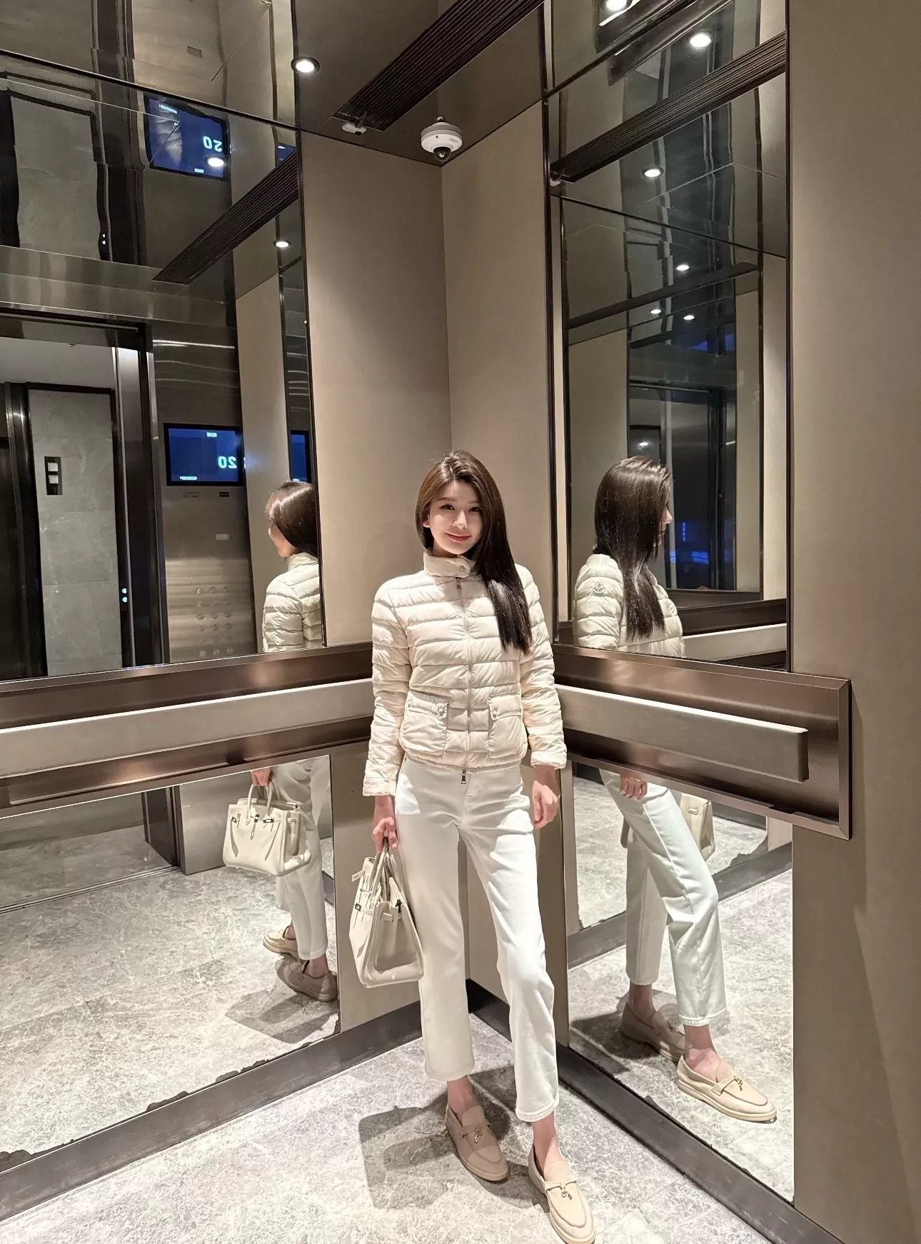 몽클레어 경량 라운드넥 퀼팅 쇼트 패딩 상세 이미지 105
