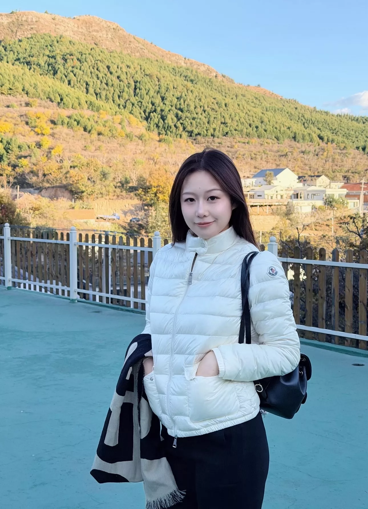 몽클레어 경량 라운드넥 퀼팅 쇼트 패딩 상세 이미지 108