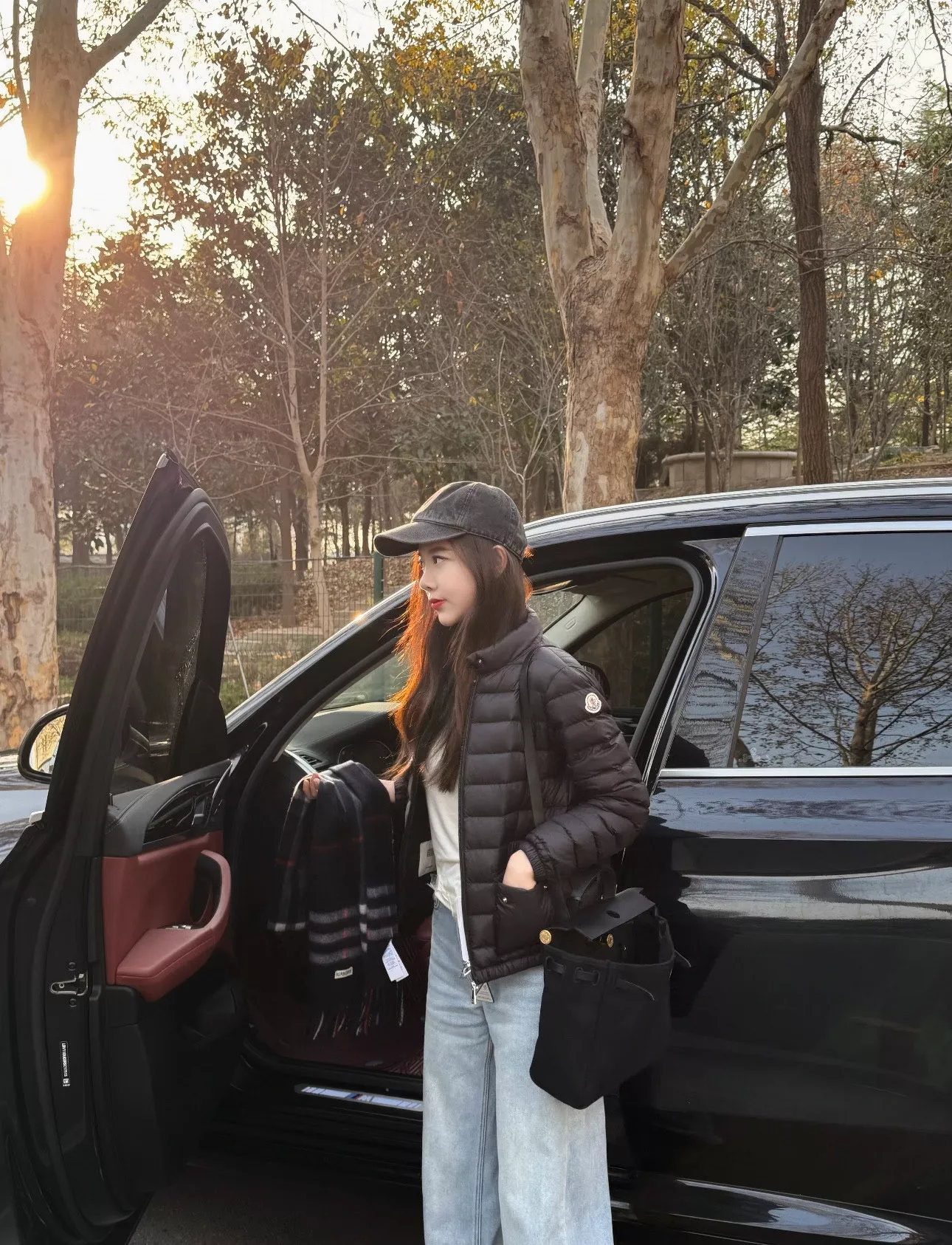 몽클레어 경량 라운드넥 퀼팅 쇼트 패딩 상세 이미지 137