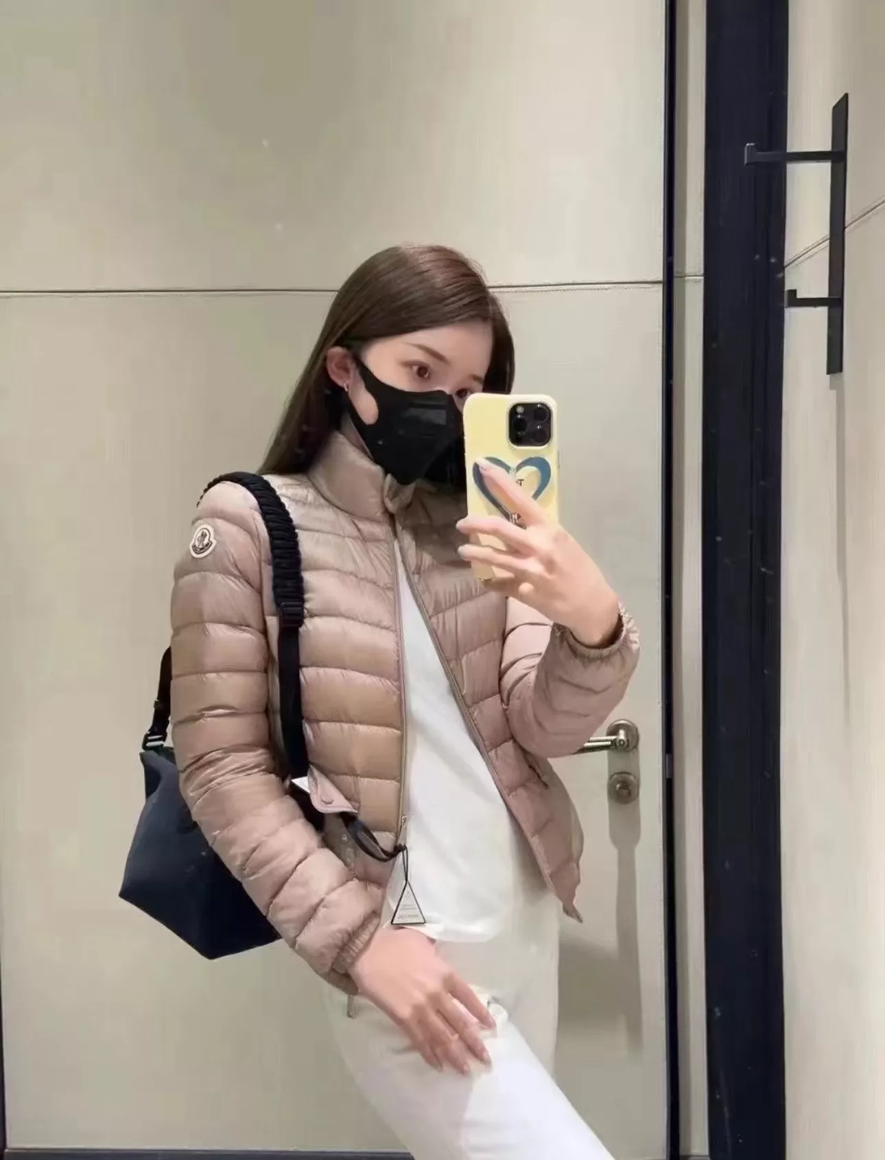 몽클레어 경량 라운드넥 퀼팅 쇼트 패딩 상세 이미지 127