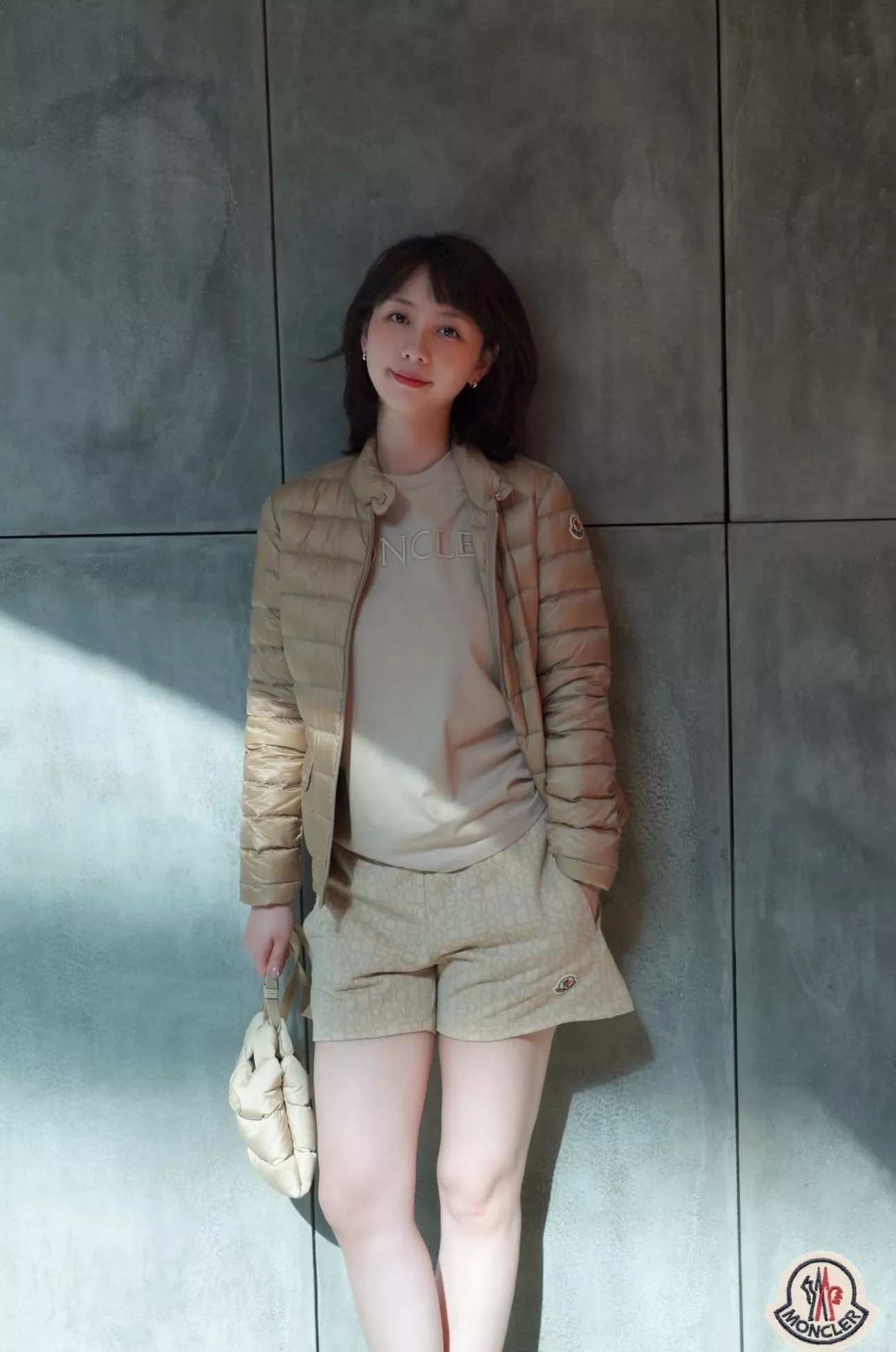 몽클레어 경량 라운드넥 퀼팅 쇼트 패딩 상세 이미지 122