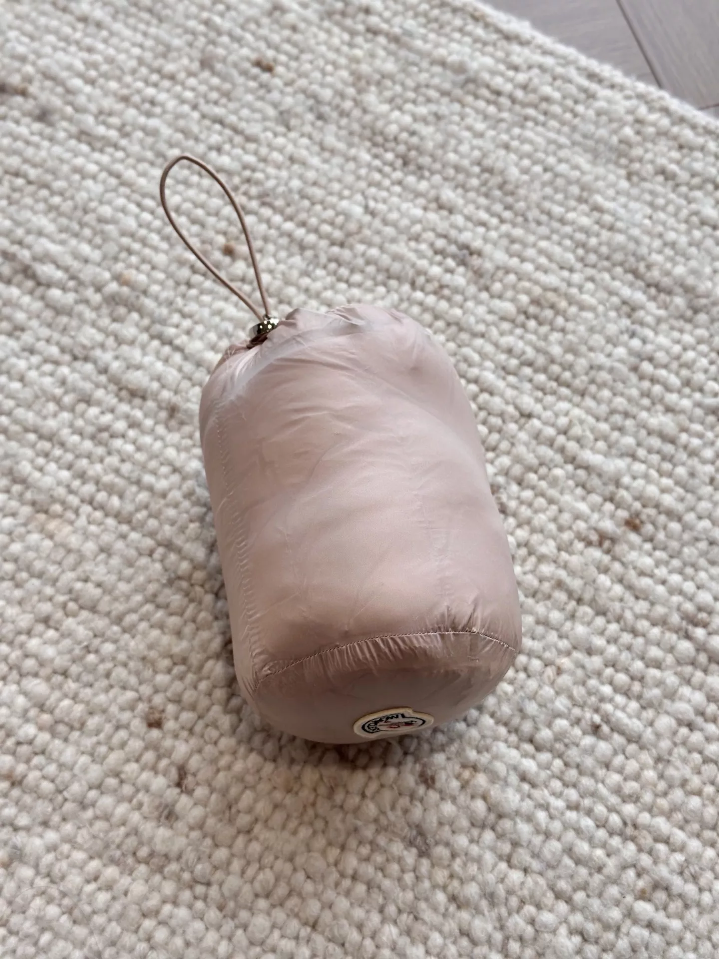 몽클레어 경량 라운드넥 퀼팅 쇼트 패딩 상세 이미지 71