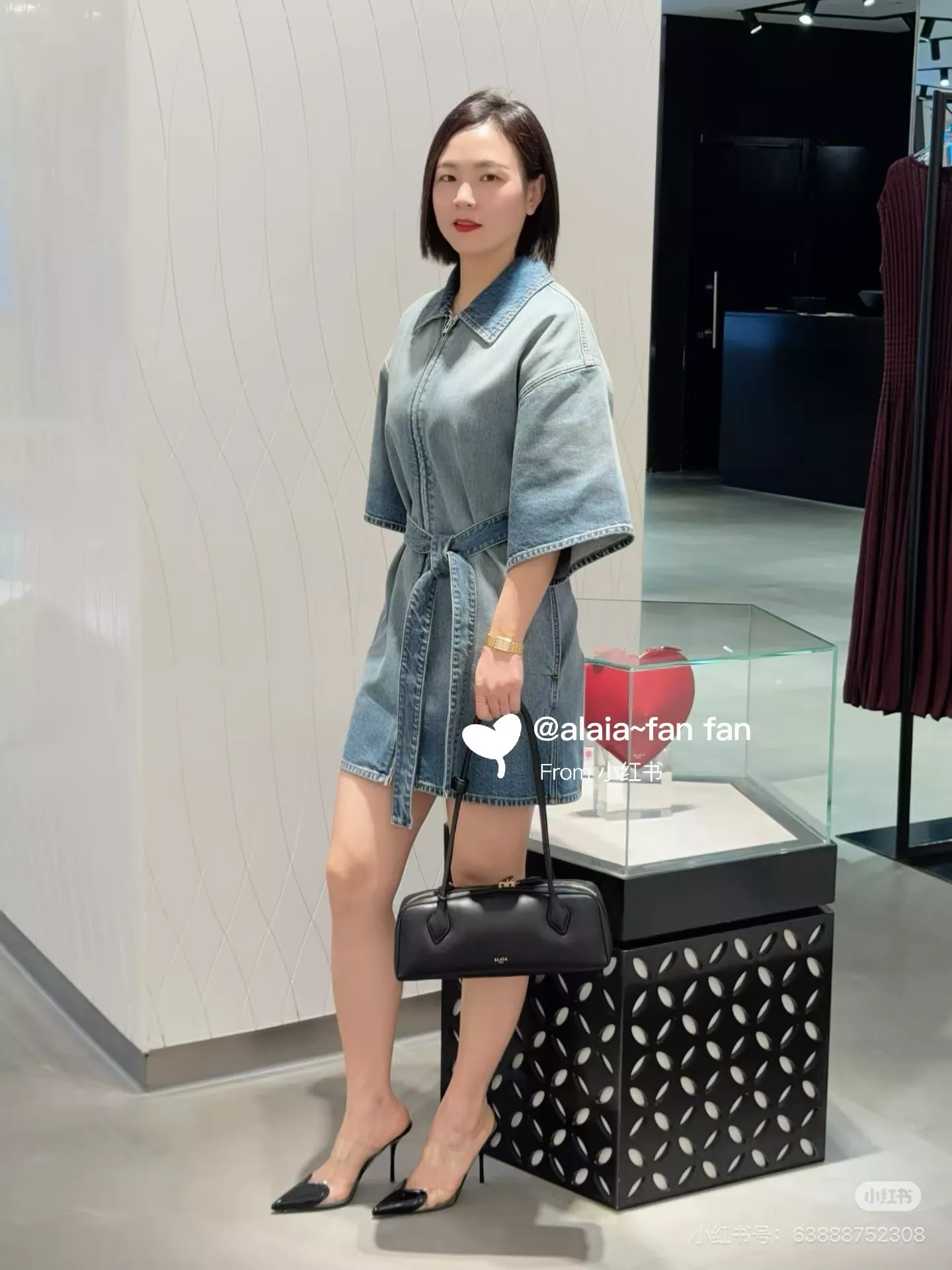 알라이아 비대칭 벨트 디테일 데님 셔츠 원피스 상세 이미지 17