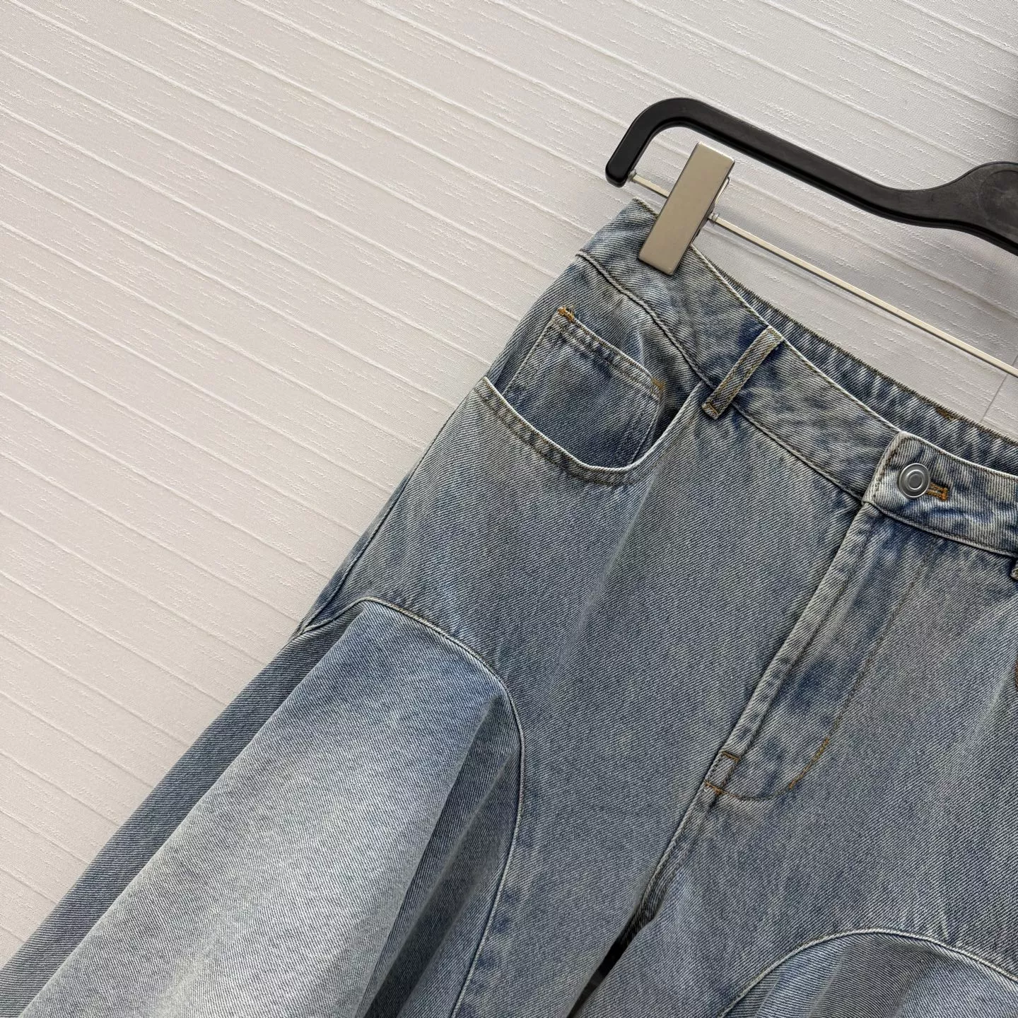 알라이아 러플 컷아웃 워싱 와이드 데님 팬츠 상세 이미지 3