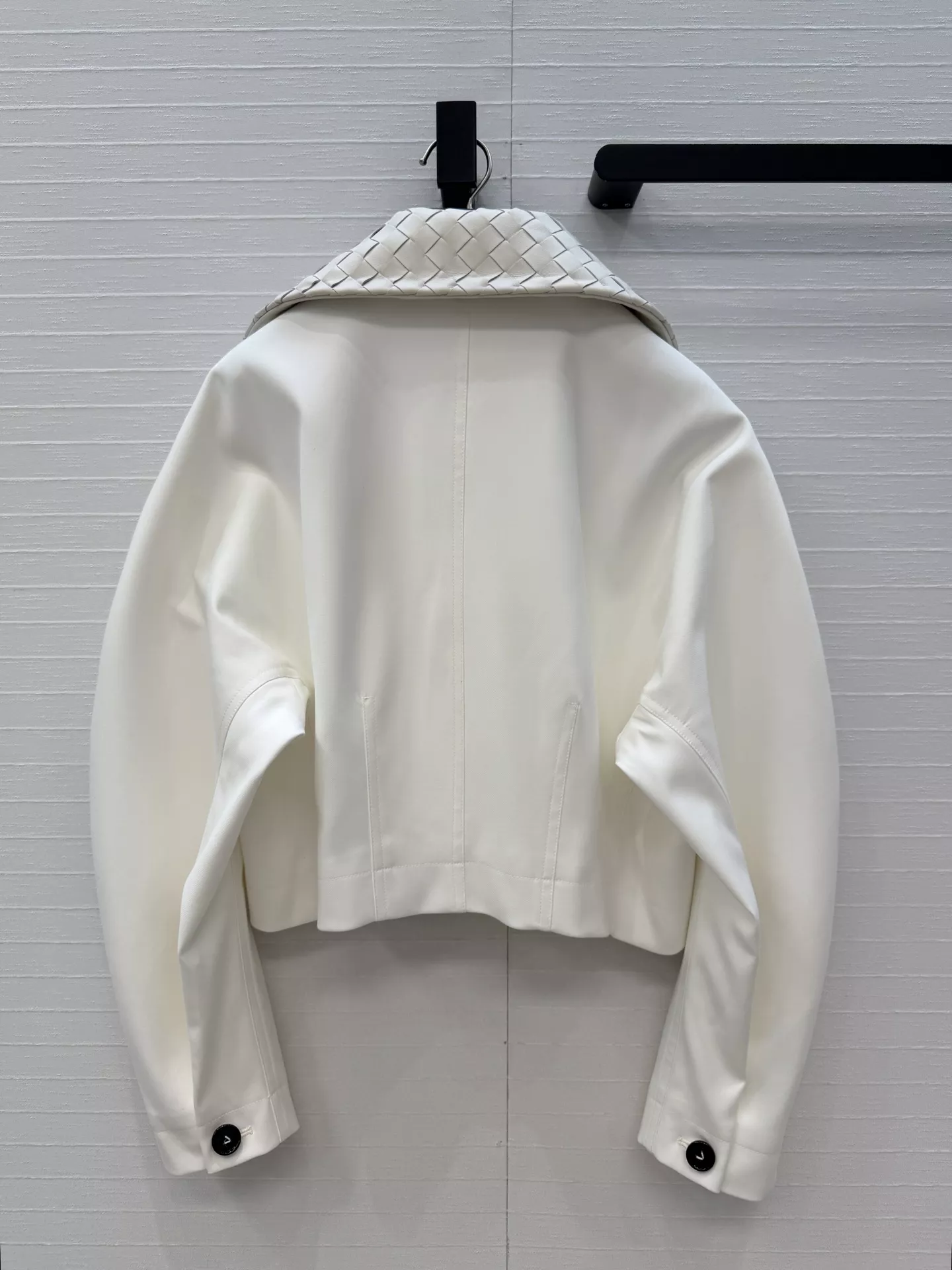 보테가베네타 위빙 탈부착 가죽 카라 크롭 재킷 상세 이미지 8