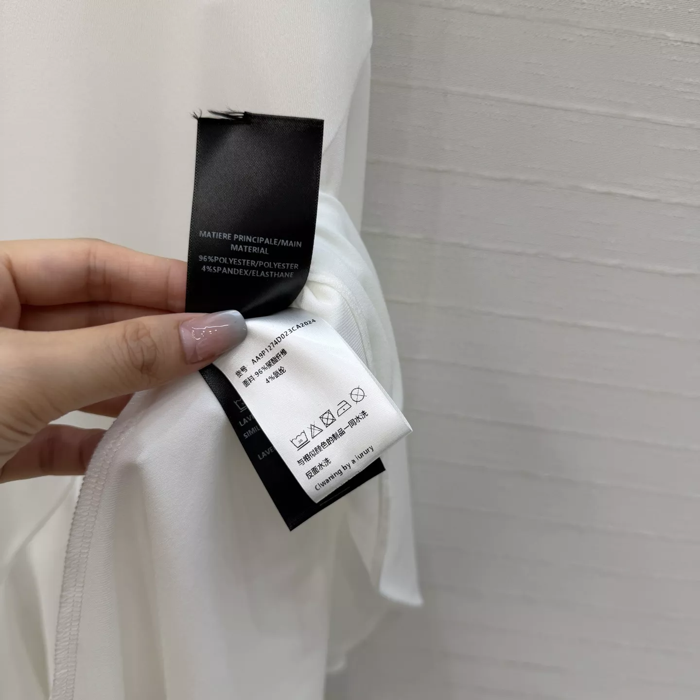 알라이아 비대칭 러플 밑단 민소매 니트 원피스 상세 이미지 8