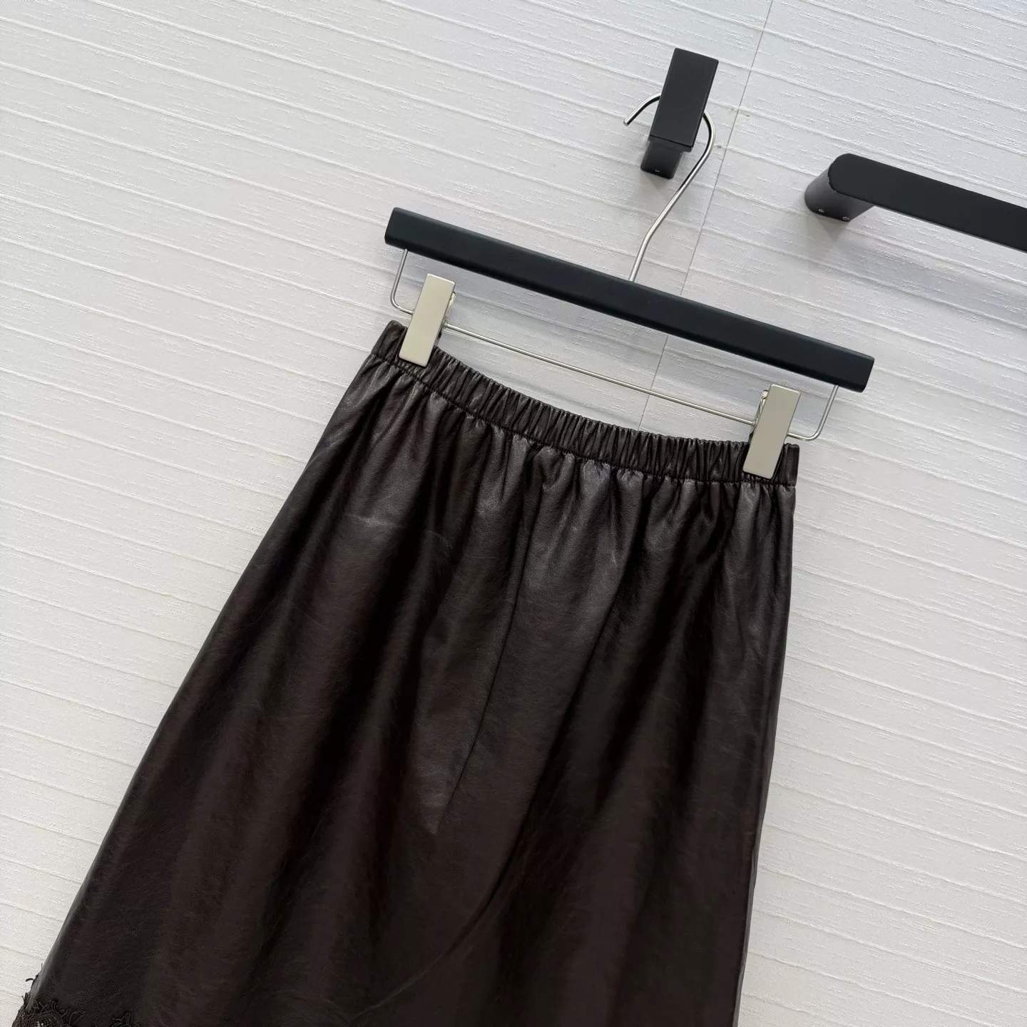 에르마노설비노 레이스 밑단 양가죽 밴딩 미들 스커트 상세 이미지 2