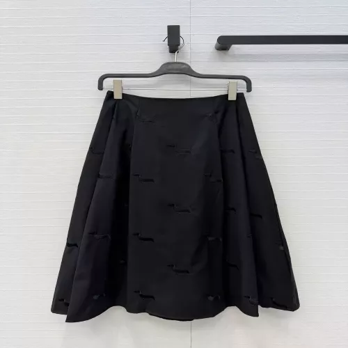 톰브라운 닥스훈트 자수 플리츠 A라인 롱 스커트