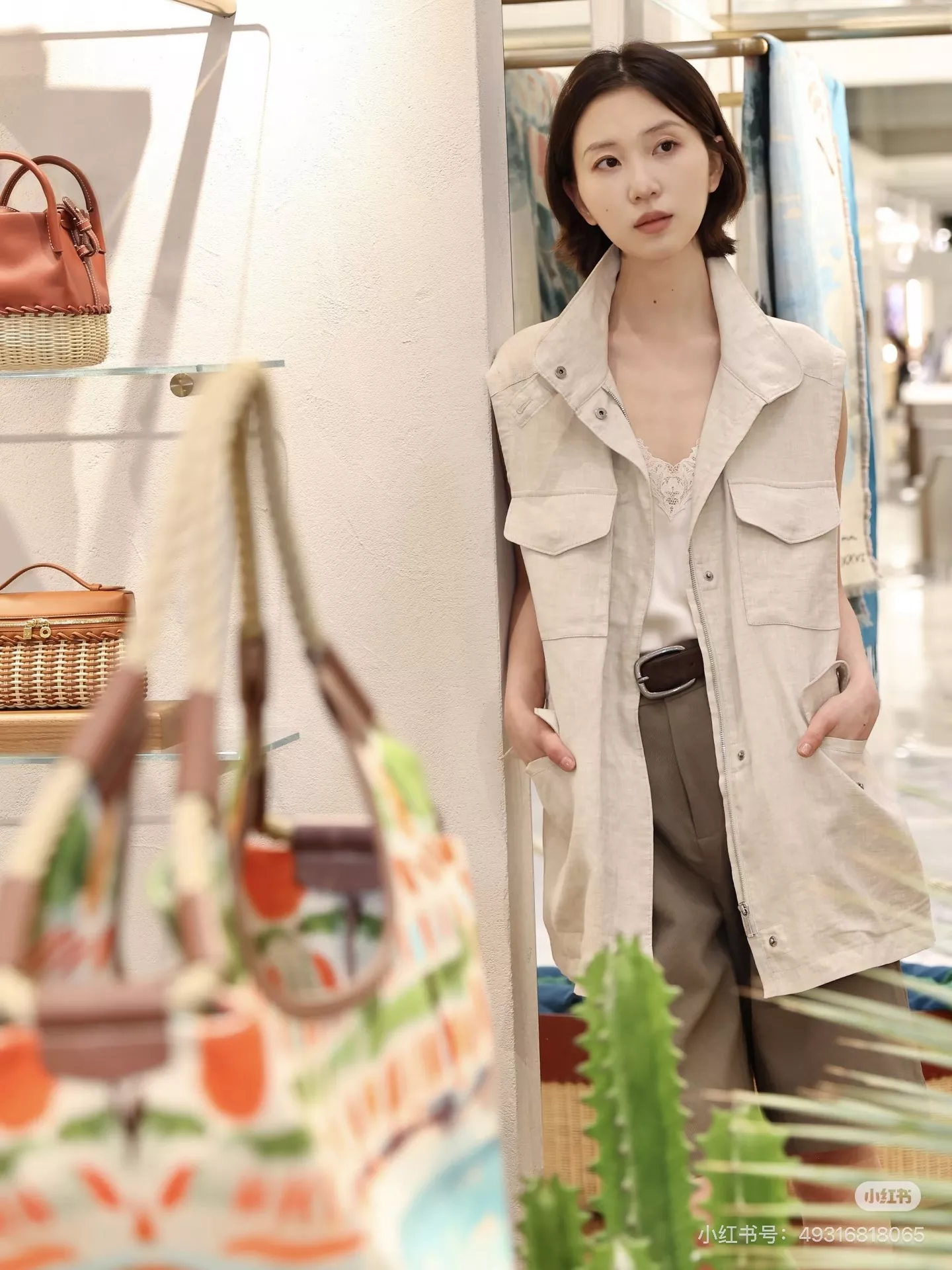 로로피아나 린넨 스트링 하이넥 집업 조끼 상세 이미지 30