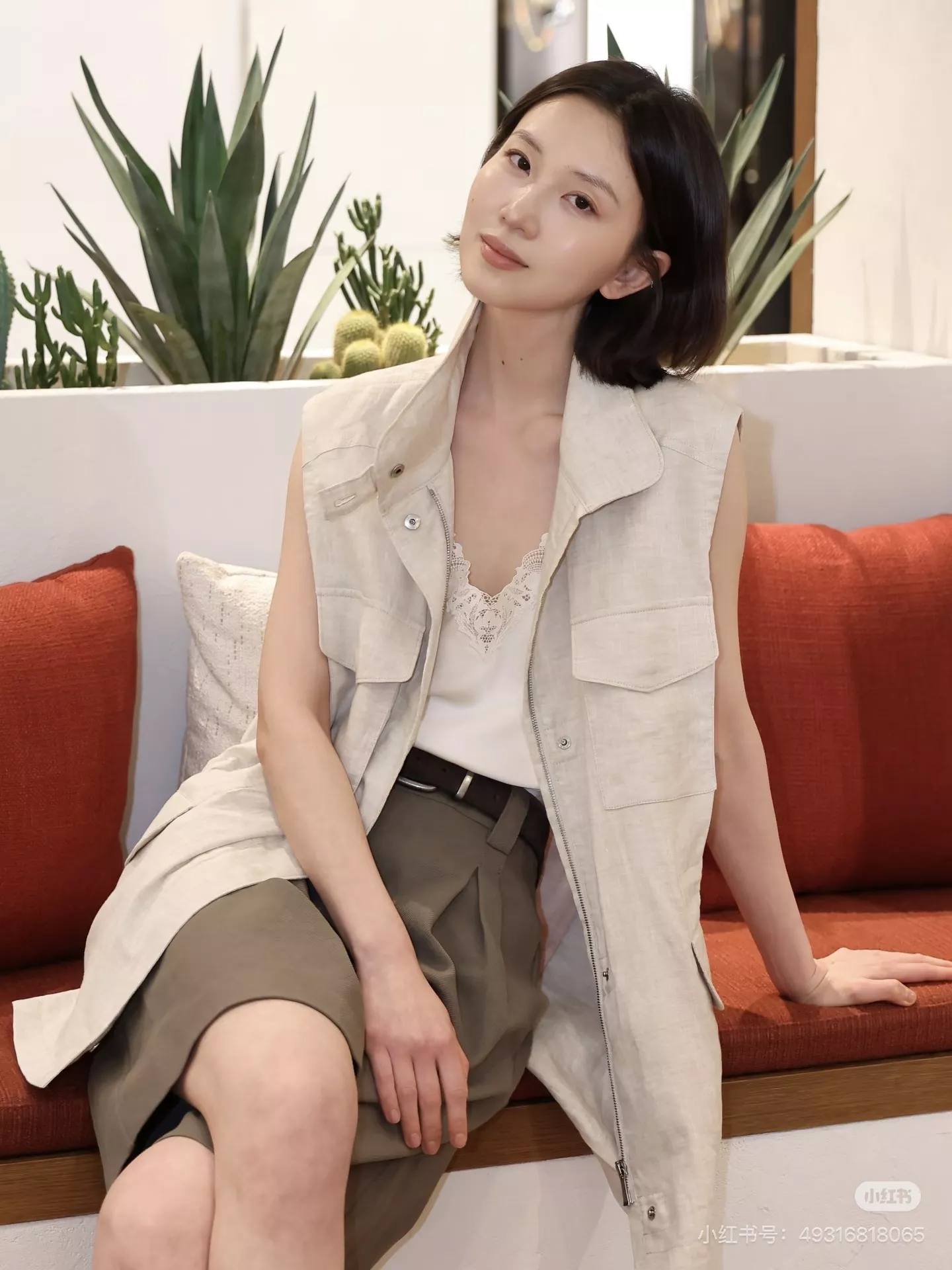 로로피아나 린넨 스트링 하이넥 집업 조끼 상세 이미지 29