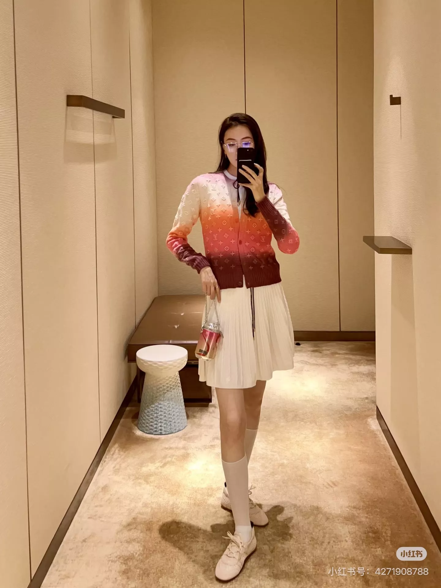 루이비통 모노그램 그라데이션 자수 캐시미어 가디건 상세 이미지 11