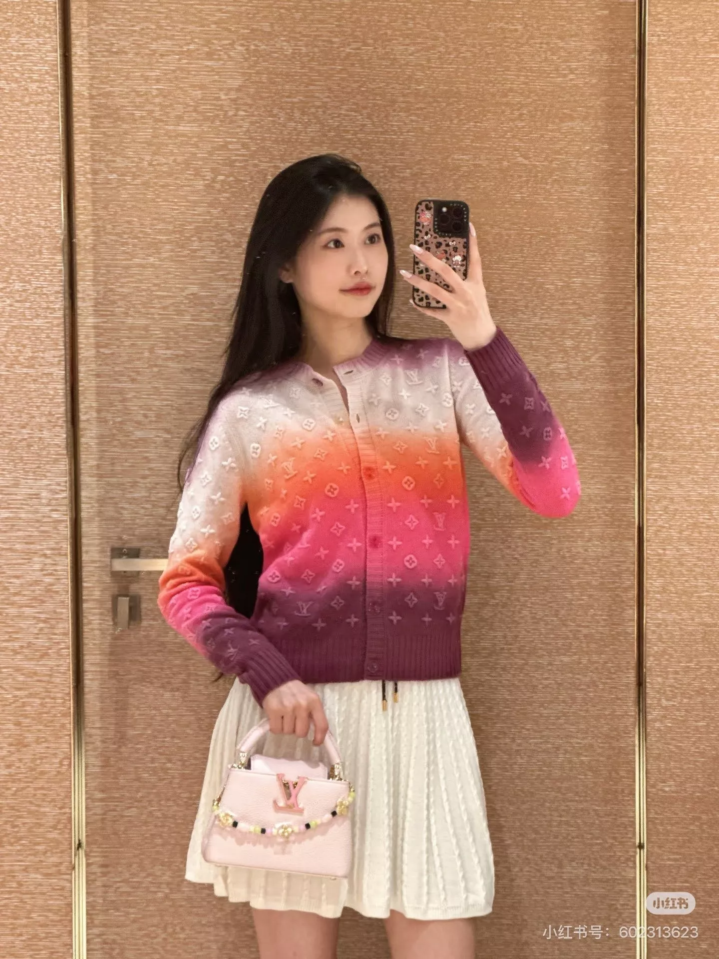 루이비통 모노그램 그라데이션 자수 캐시미어 가디건 상세 이미지 19