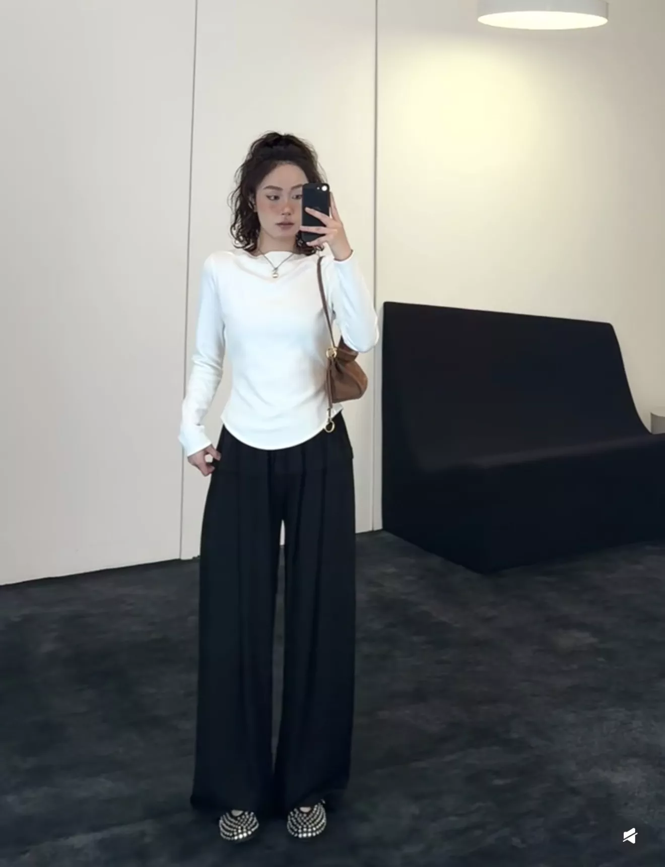 알라이아 조젯 러플 디테일 와이드 팬츠 상세 이미지 26