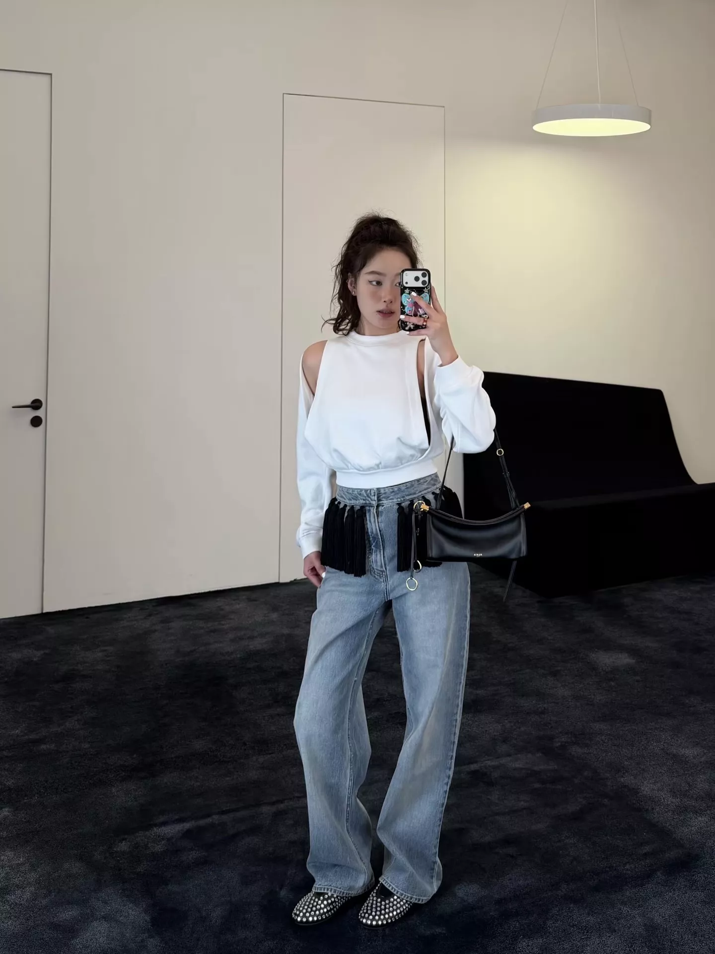 알라이아 오프숄더 크롭 루즈핏 맨투맨 티셔츠 상세 이미지 24