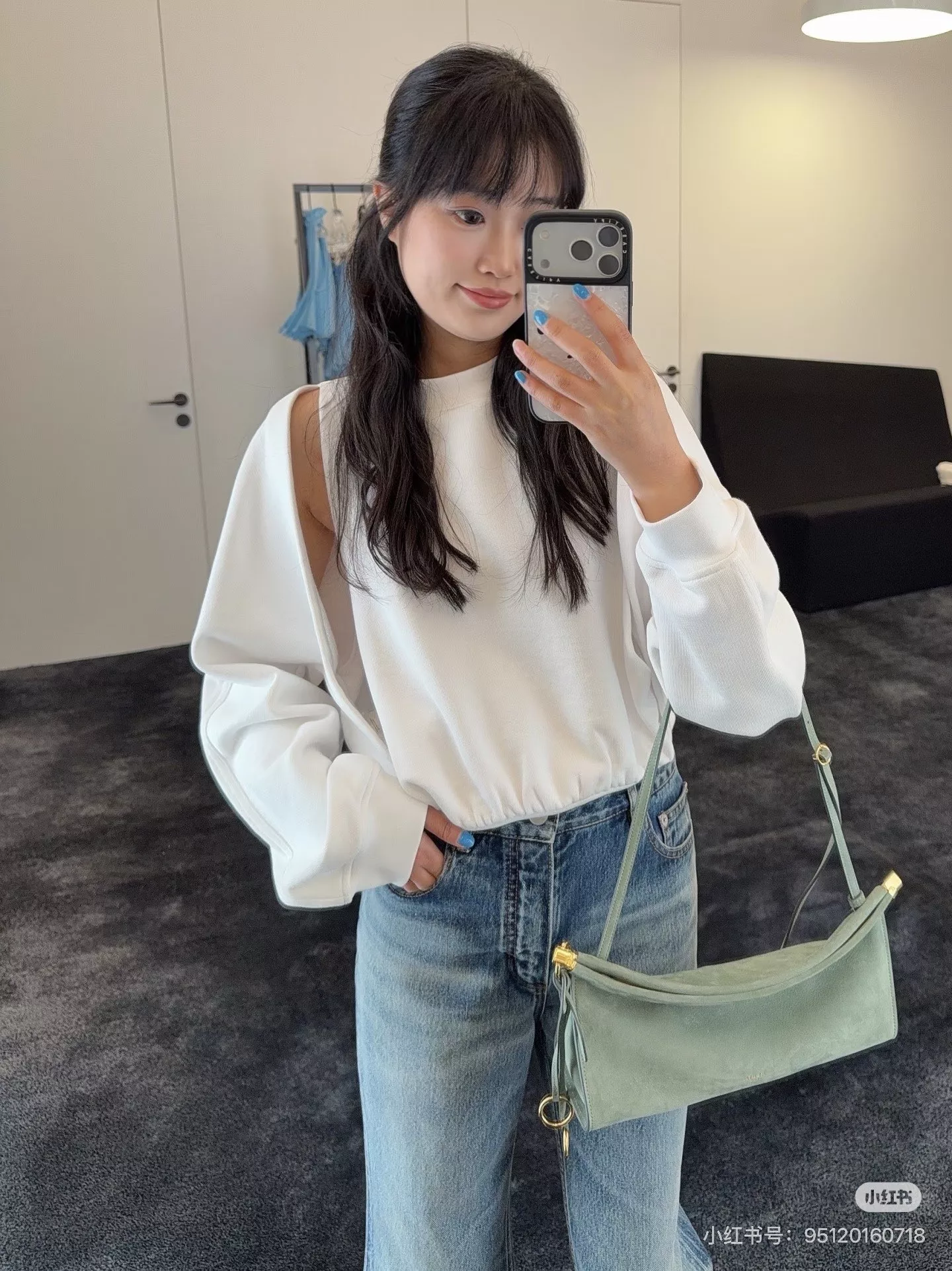 알라이아 오프숄더 크롭 루즈핏 맨투맨 티셔츠 상세 이미지 21