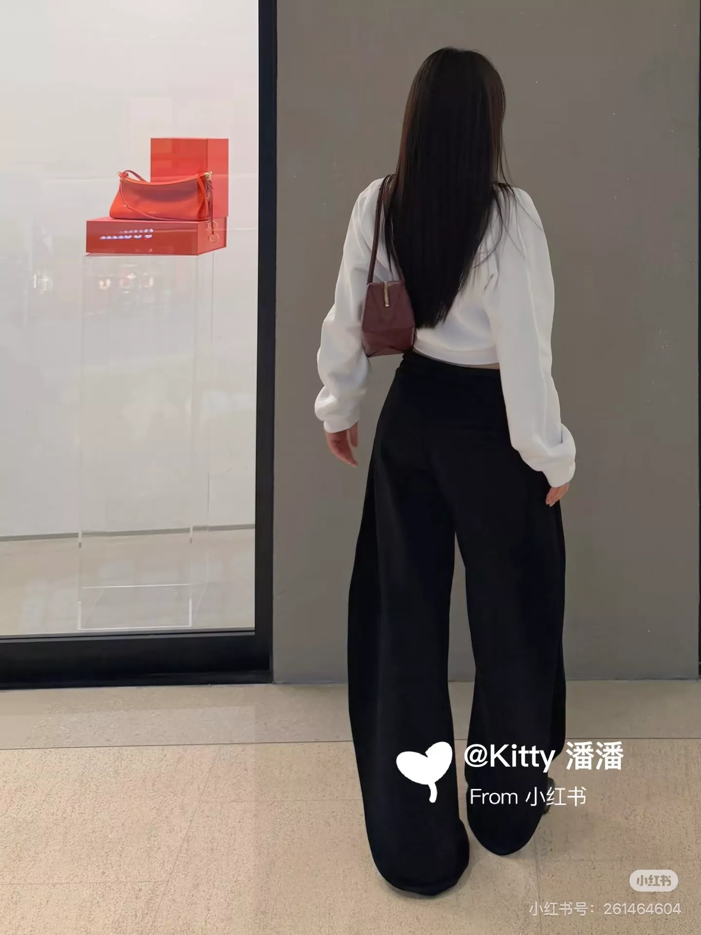 알라이아 오프숄더 크롭 루즈핏 맨투맨 티셔츠 상세 이미지 39