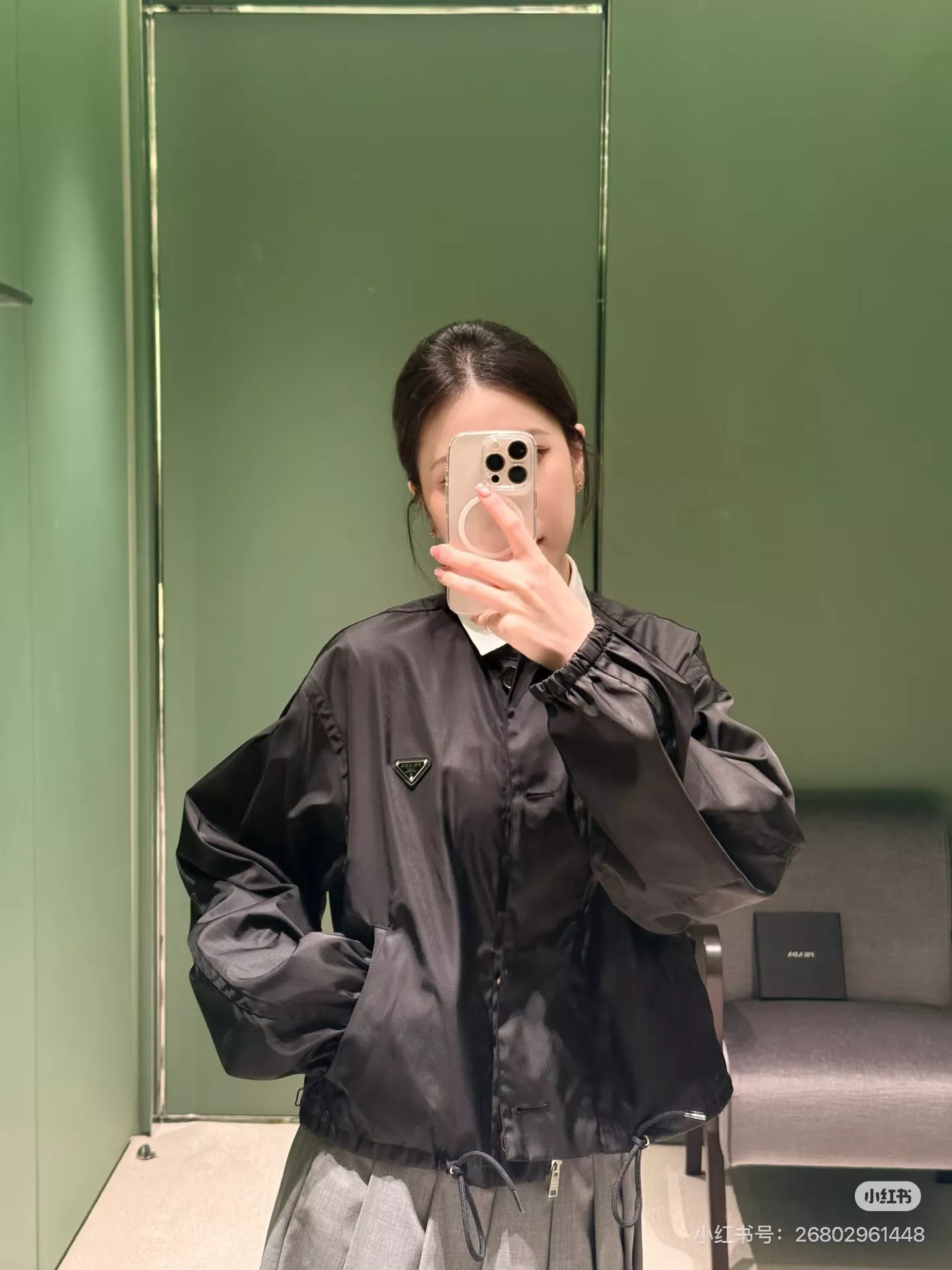 프라다 라운드넥 드로스트링 재생나일론 버튼 재킷 상세 이미지 20