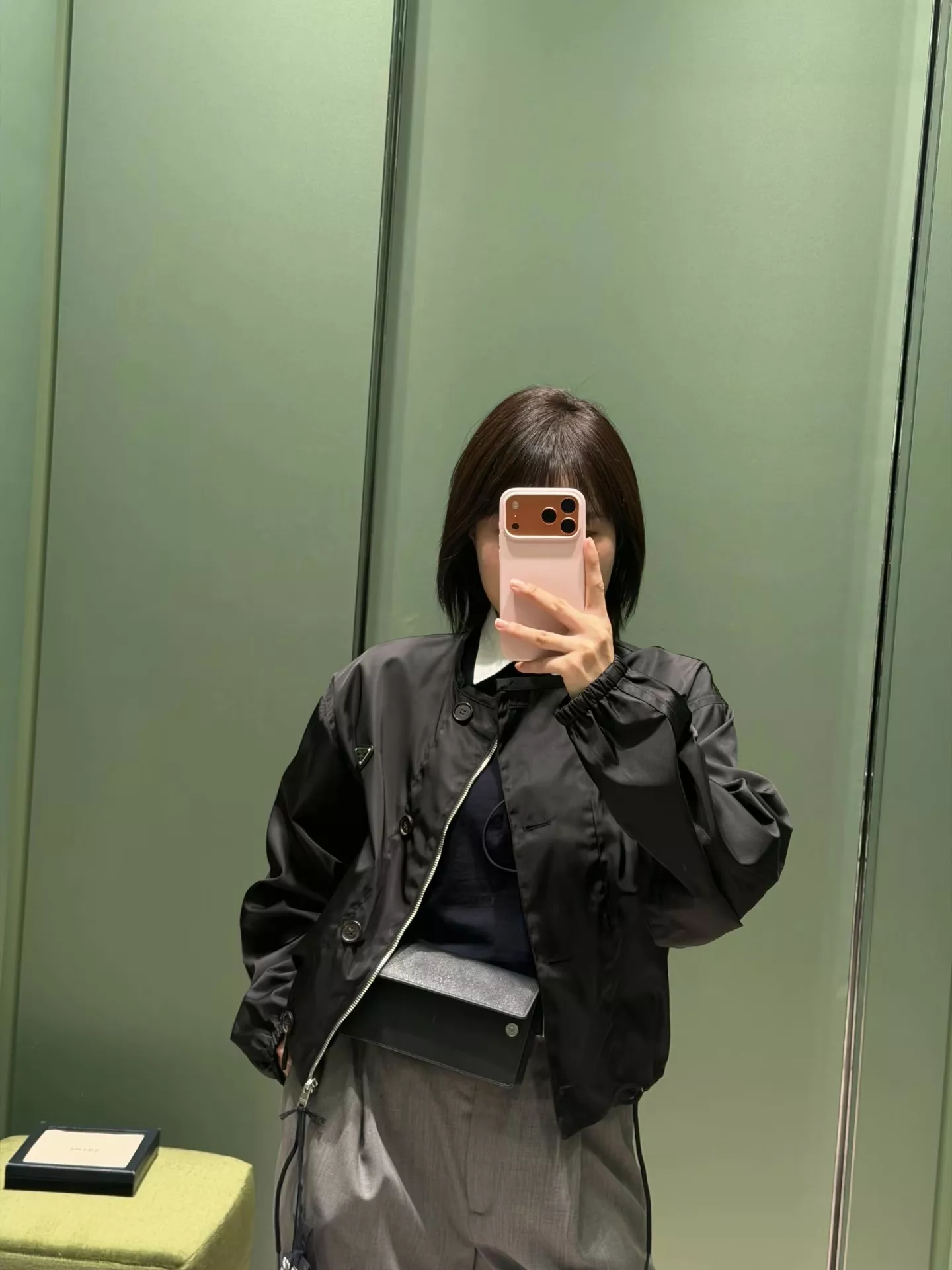 프라다 라운드넥 드로스트링 재생나일론 버튼 재킷 상세 이미지 26