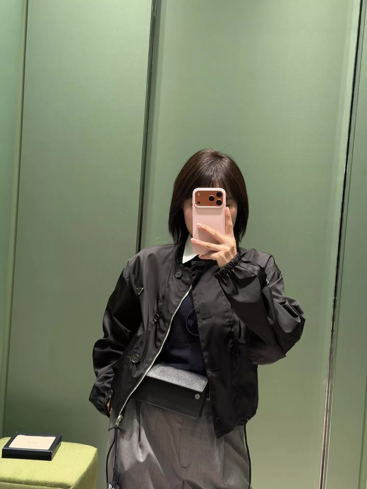 프라다 라운드넥 드로스트링 재생나일론 버튼 재킷 상세 이미지 25