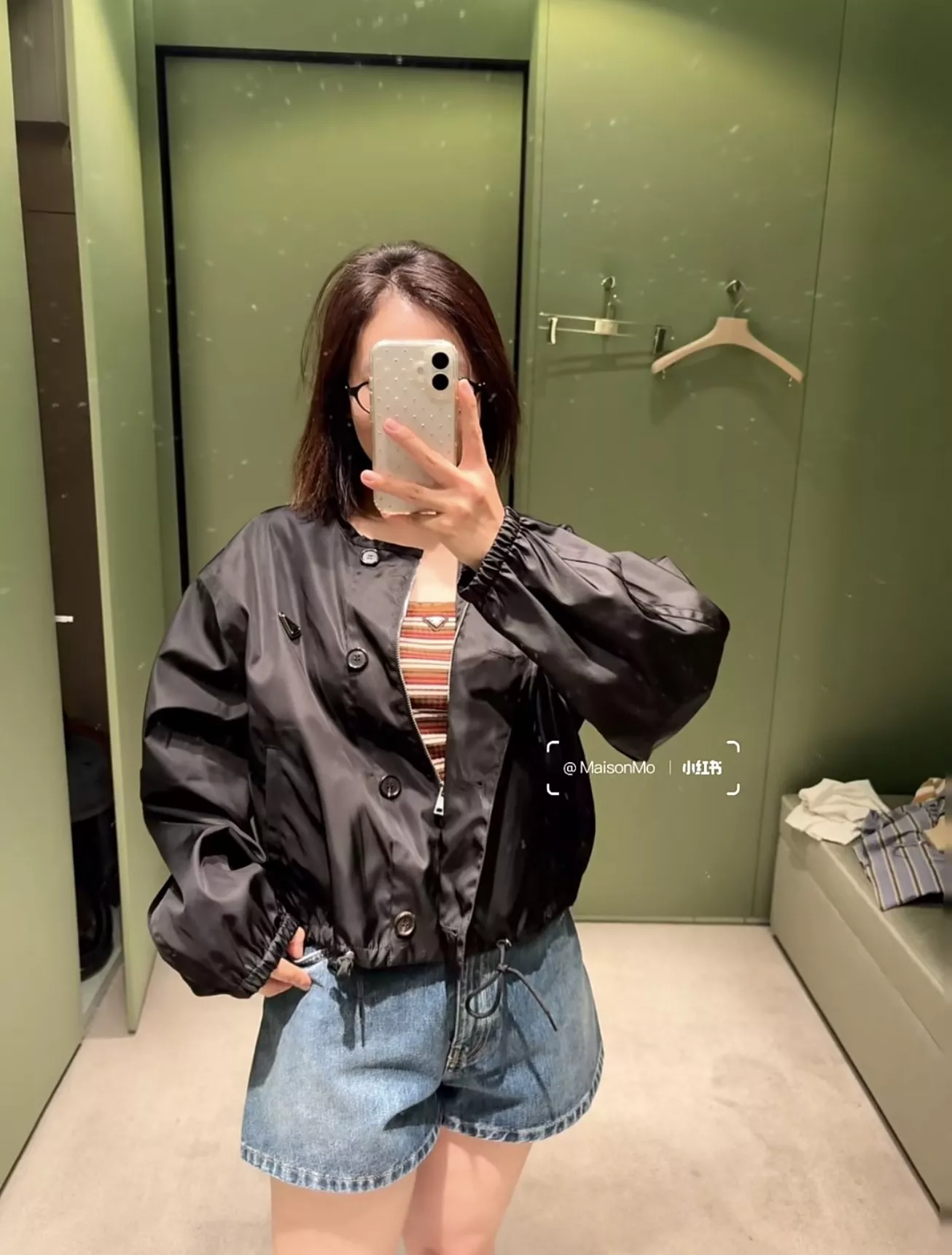 프라다 라운드넥 드로스트링 재생나일론 버튼 재킷 상세 이미지 18