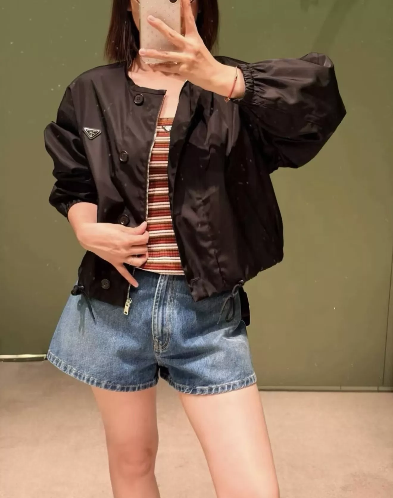 프라다 라운드넥 드로스트링 재생나일론 버튼 재킷 상세 이미지 30
