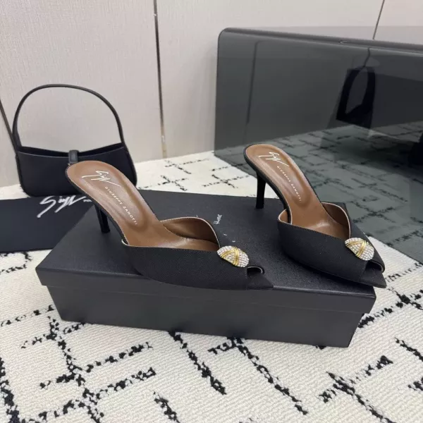 주세페자노티 새틴 크리스털 장식 토오픈 뮬